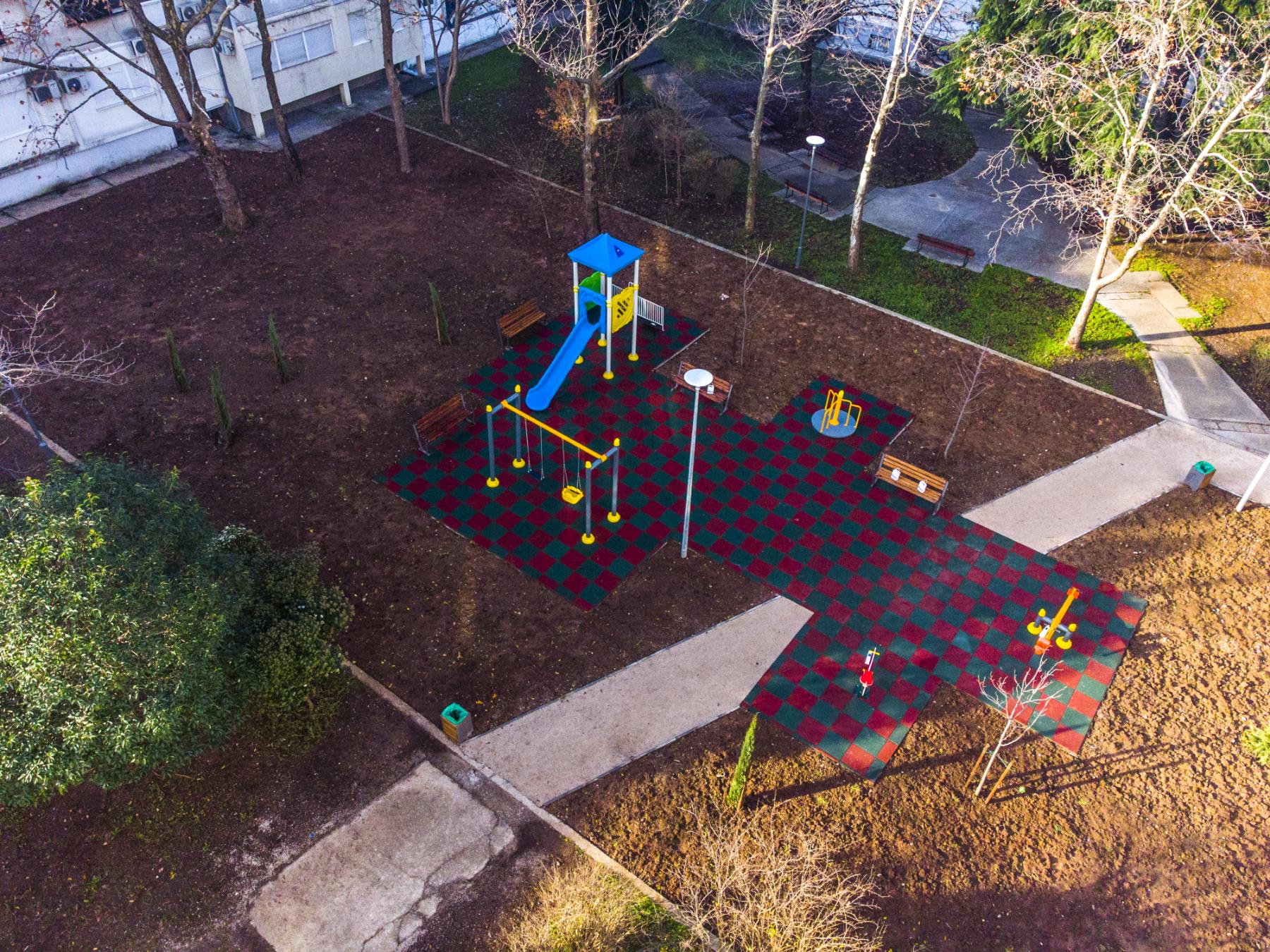 Završena izgradnja 59. dječijeg igrališta u mandatu aktuelne gradske uprave; Novi sadržaji u dvorištu zgrade Galenika