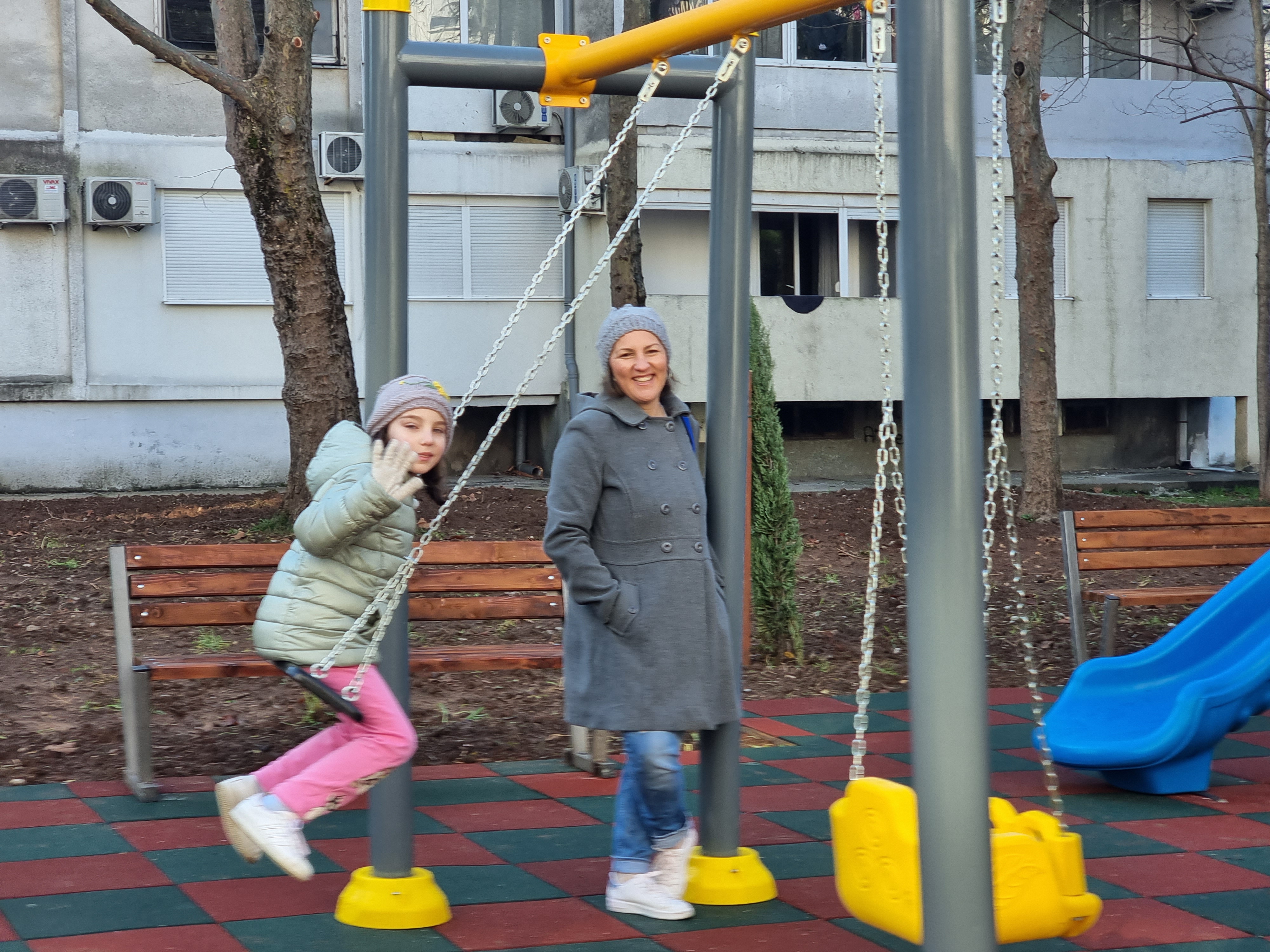 Završena izgradnja 59. dječijeg igrališta u mandatu aktuelne gradske uprave; Novi sadržaji u dvorištu zgrade Galenika
