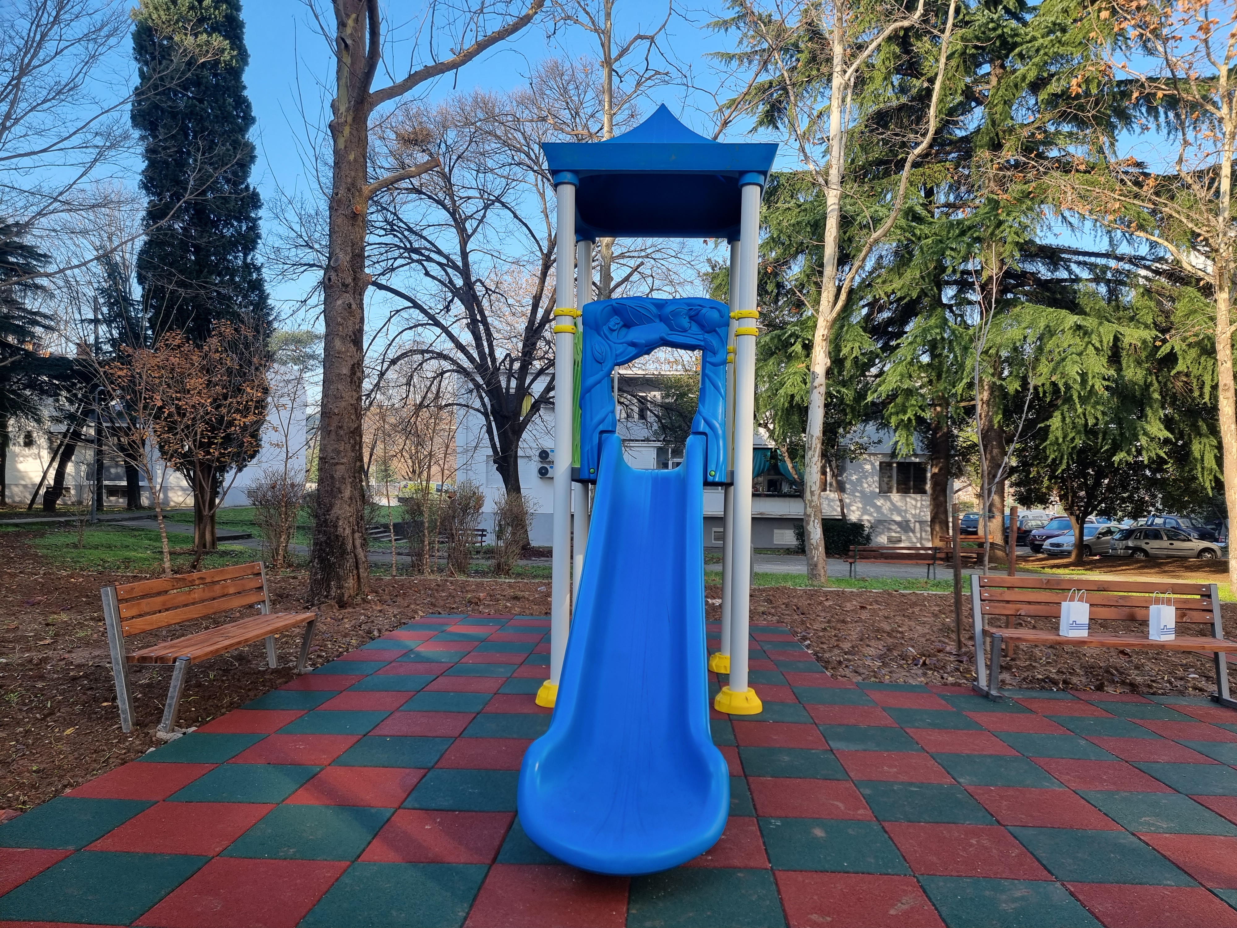 Završena izgradnja 59. dječijeg igrališta u mandatu aktuelne gradske uprave; Novi sadržaji u dvorištu zgrade Galenika