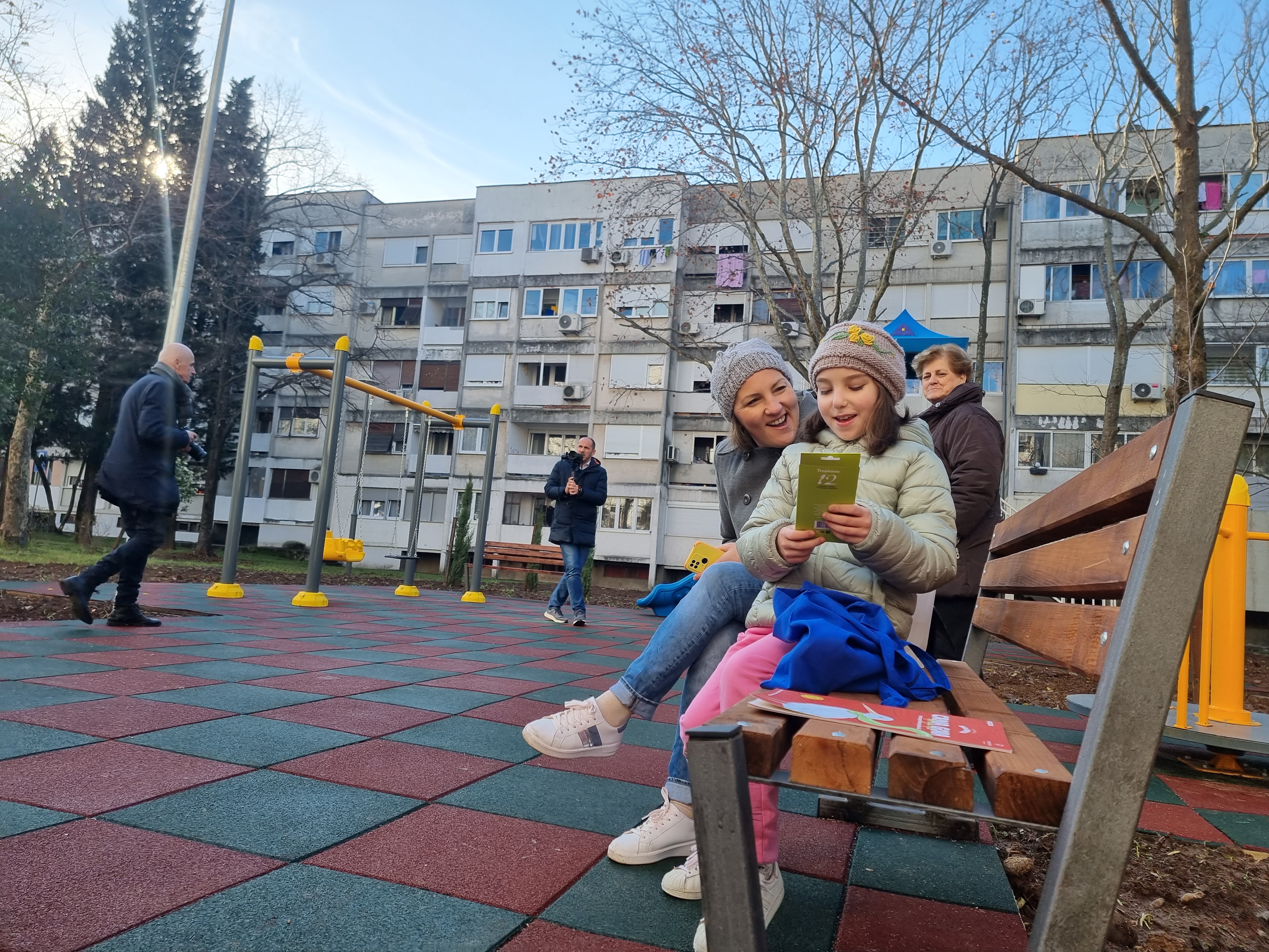 Završena izgradnja 59. dječijeg igrališta u mandatu aktuelne gradske uprave; Novi sadržaji u dvorištu zgrade Galenika