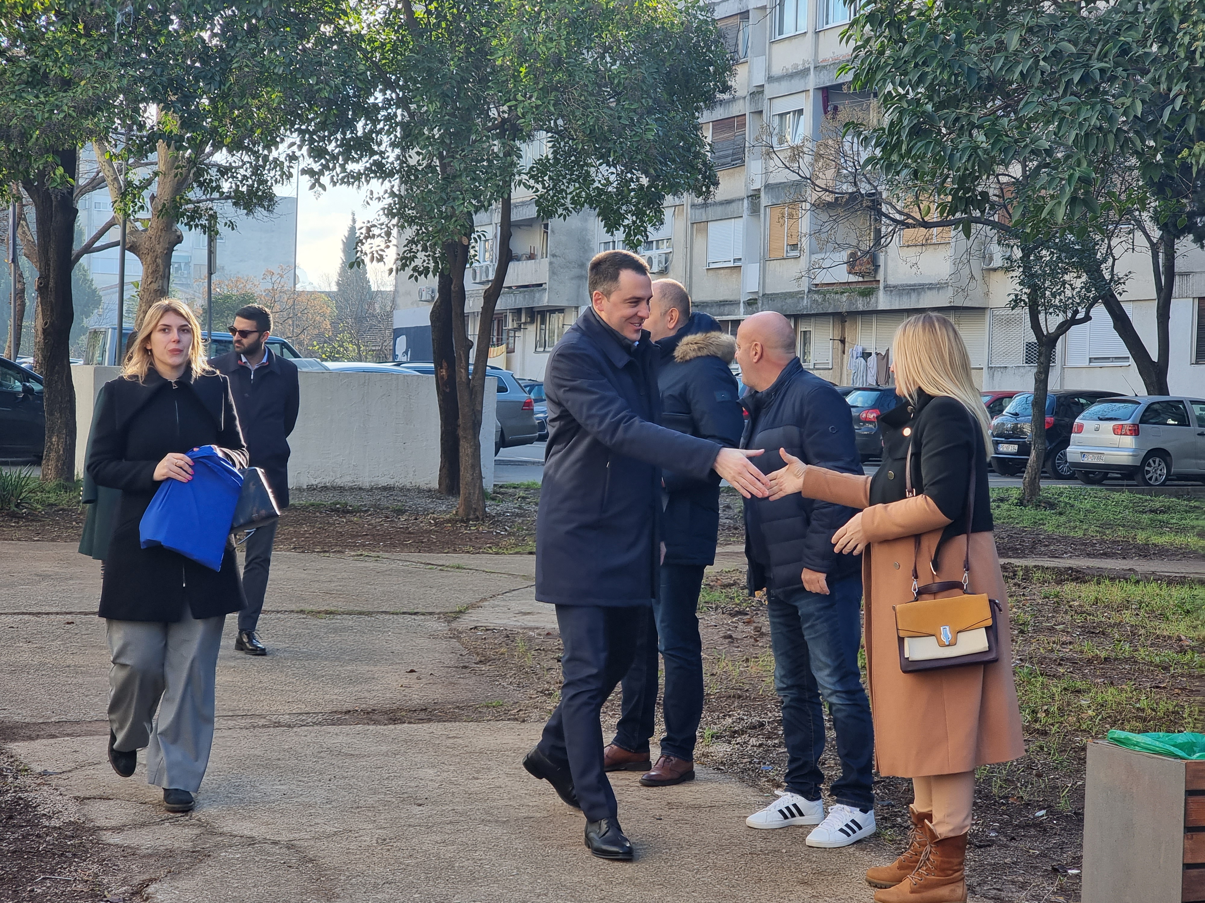 Završena izgradnja 59. dječijeg igrališta u mandatu aktuelne gradske uprave; Novi sadržaji u dvorištu zgrade Galenika