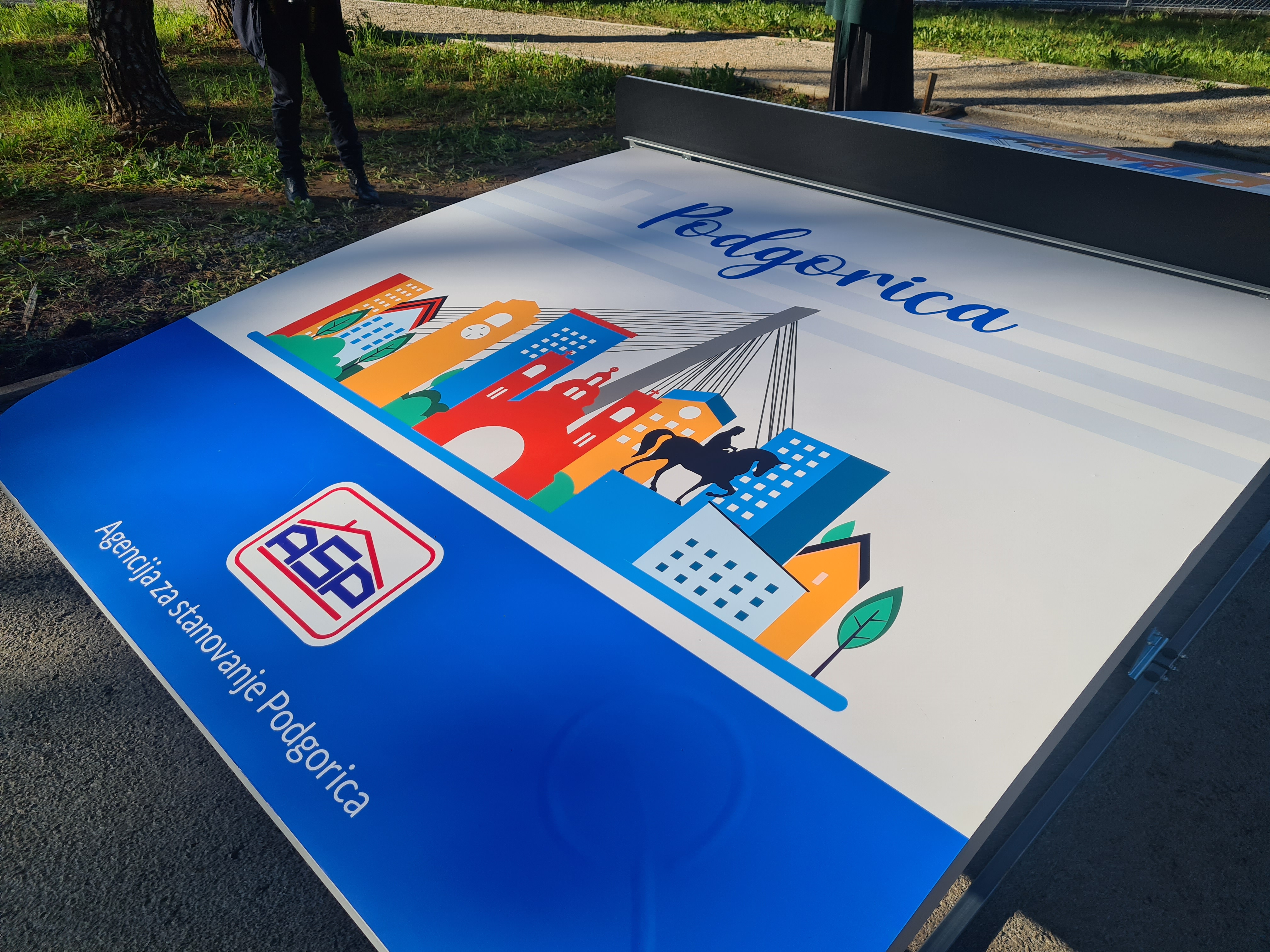 Stolovi za tekbol na više lokacija u Podgorici