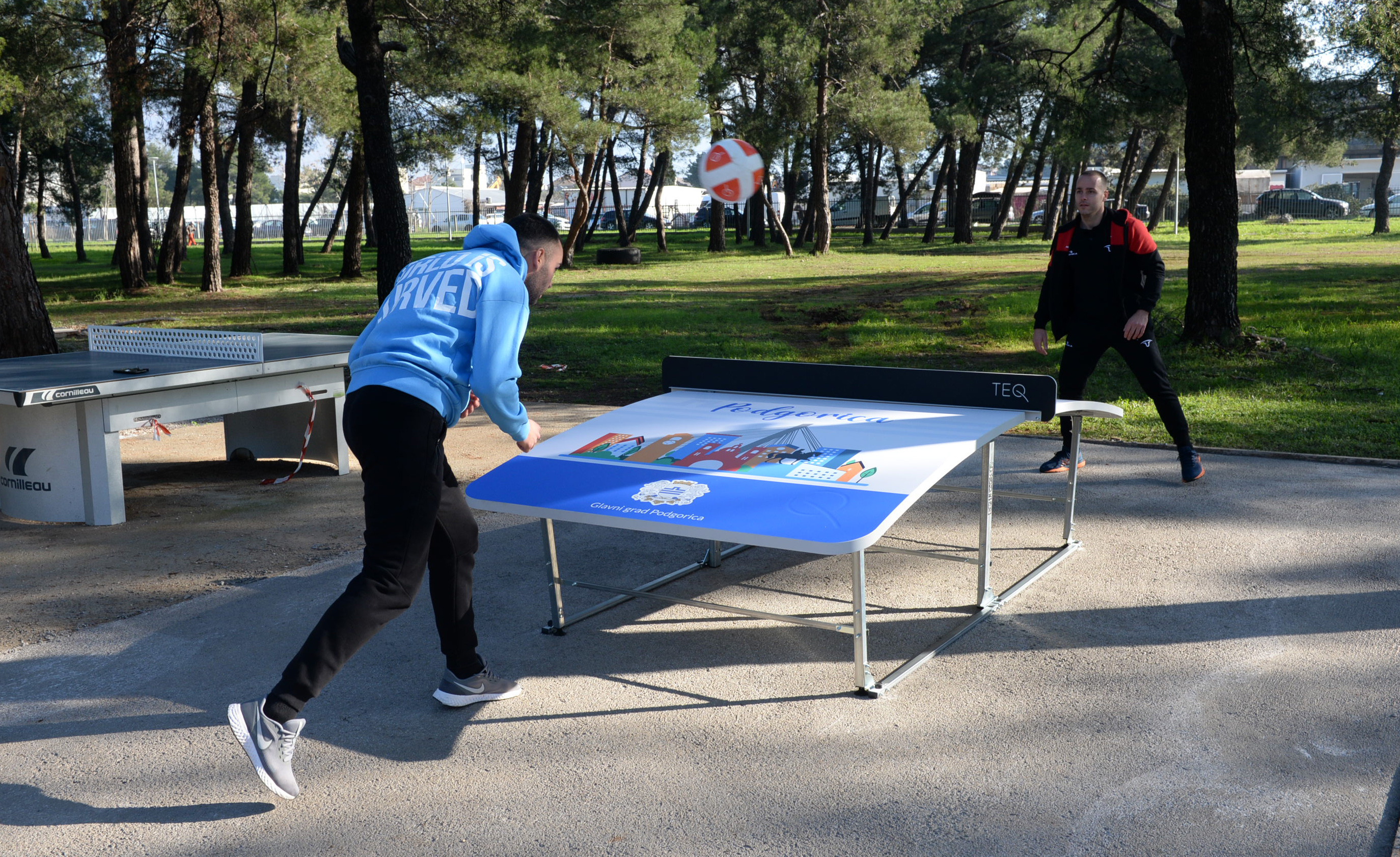 Stolovi za tekbol na više lokacija u Podgorici