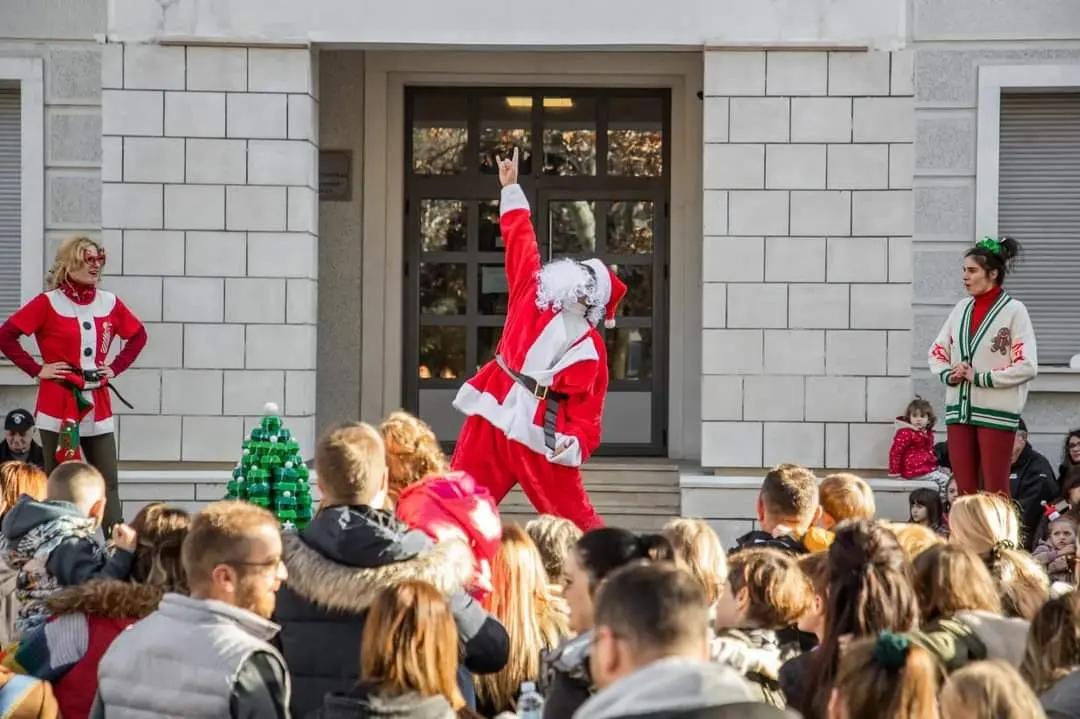 DEUS 2022: Zanimljiv dječiji program obilježio vikend za nama; Muzički program "Let it snow" večeras u Njegoševom parku