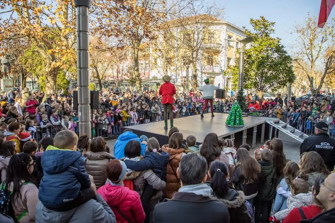 DEUS 2022: Zanimljiv dječiji program obilježio vikend za nama; Muzički program "Let it snow" večeras u Njegoševom parku