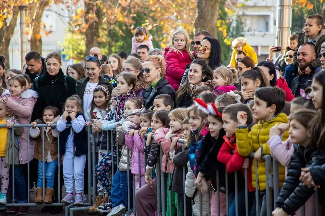 DEUS 2022: Zanimljiv dječiji program obilježio vikend za nama; Muzički program "Let it snow" večeras u Njegoševom parku