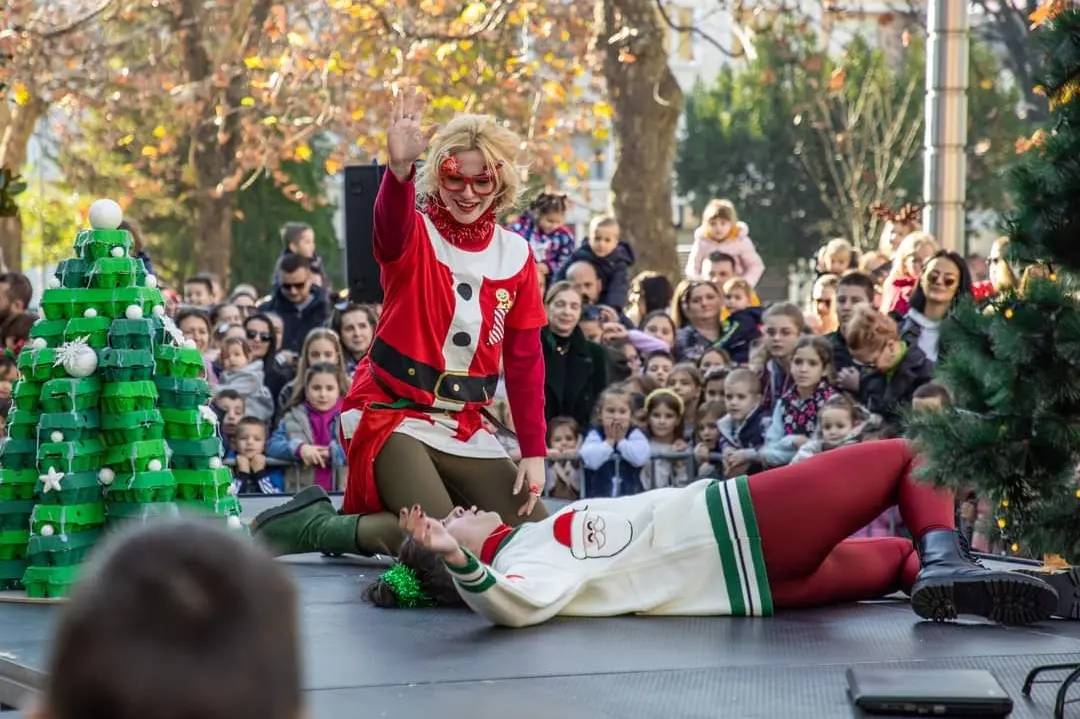 DEUS 2022: Zanimljiv dječiji program obilježio vikend za nama; Muzički program "Let it snow" večeras u Njegoševom parku