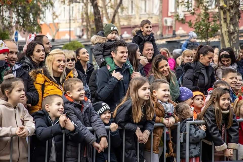 DEUS 2022: Zanimljiv dječiji program obilježio vikend za nama; Muzički program "Let it snow" večeras u Njegoševom parku