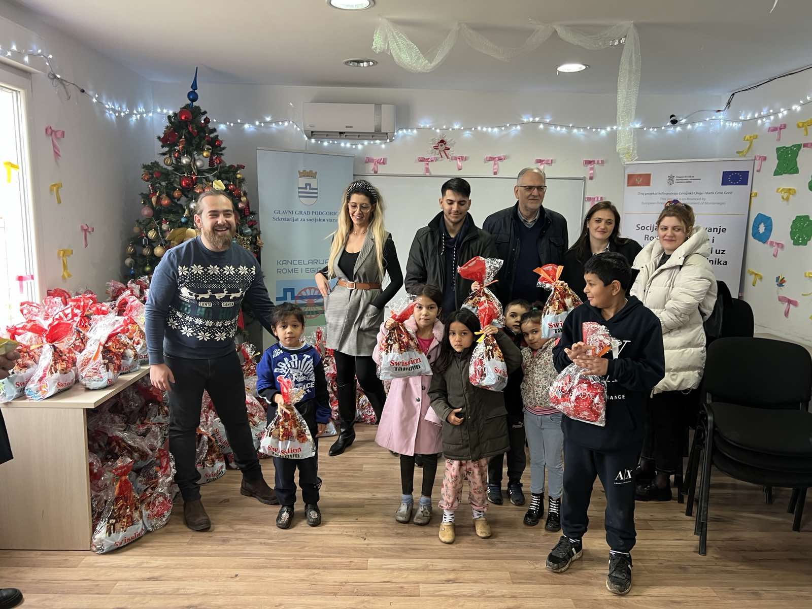Kancelarija za RE uručila novogodišnje paketiće mališanima na Koniku i posjetila Dječiji dom "Mladost"