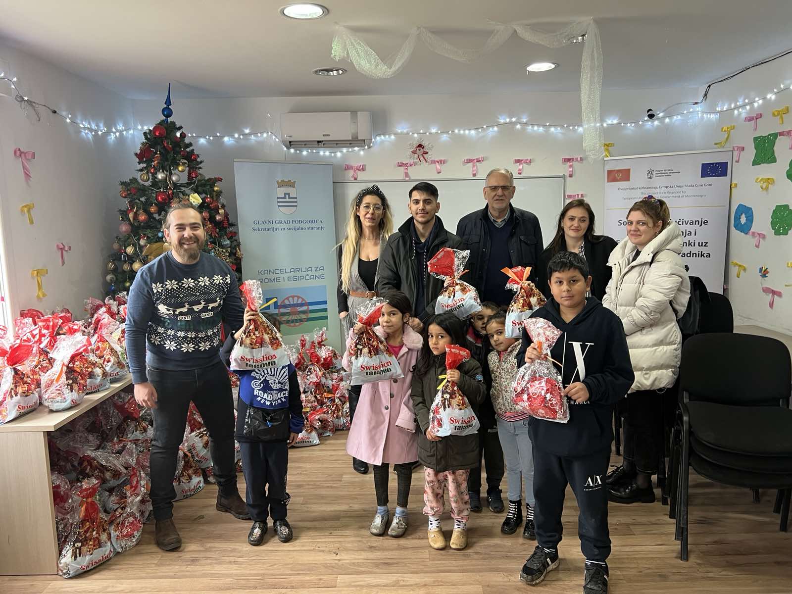 Kancelarija za RE uručila novogodišnje paketiće mališanima na Koniku i posjetila Dječiji dom "Mladost"