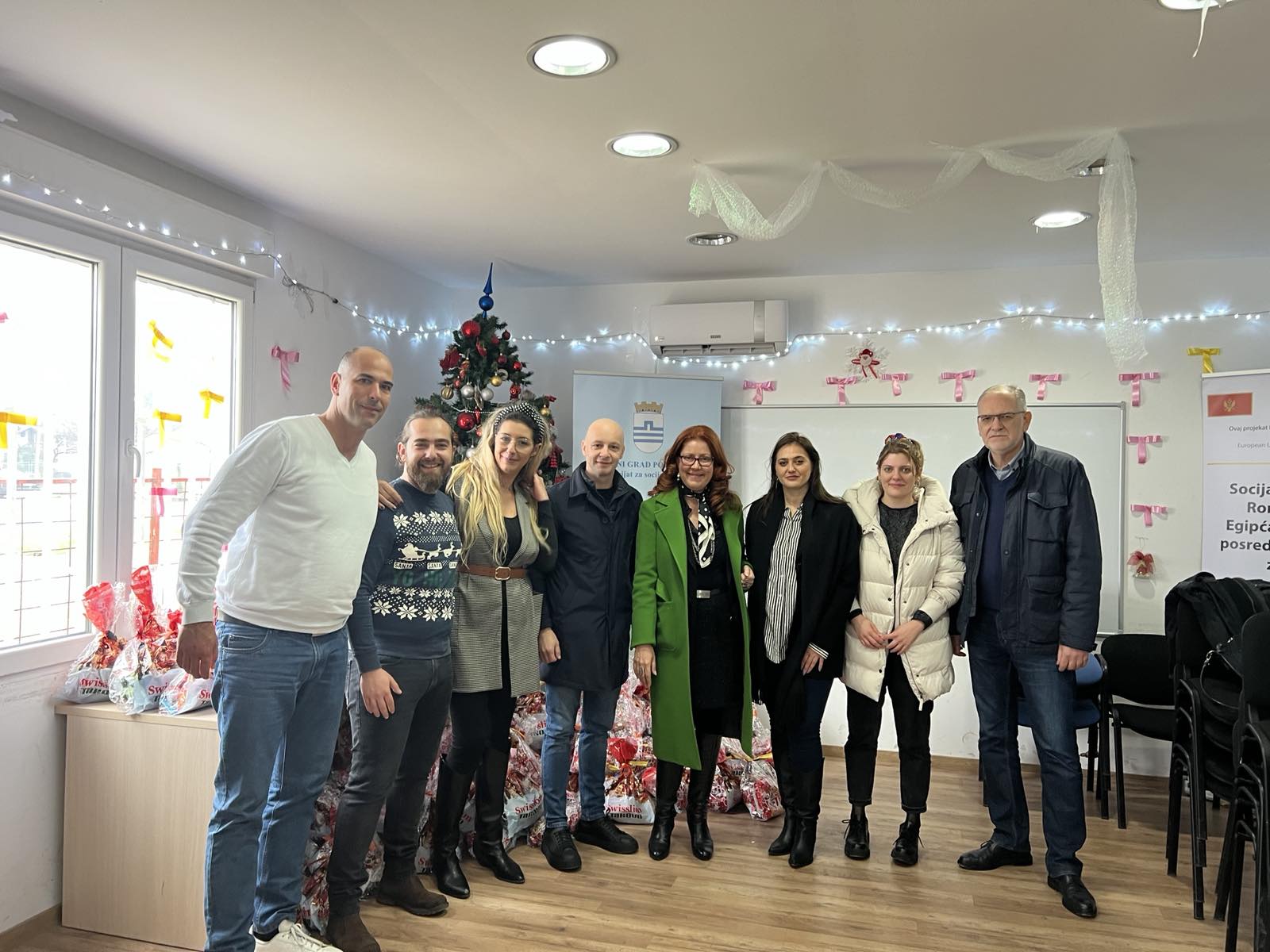 Kancelarija za RE uručila novogodišnje paketiće mališanima na Koniku i posjetila Dječiji dom "Mladost"