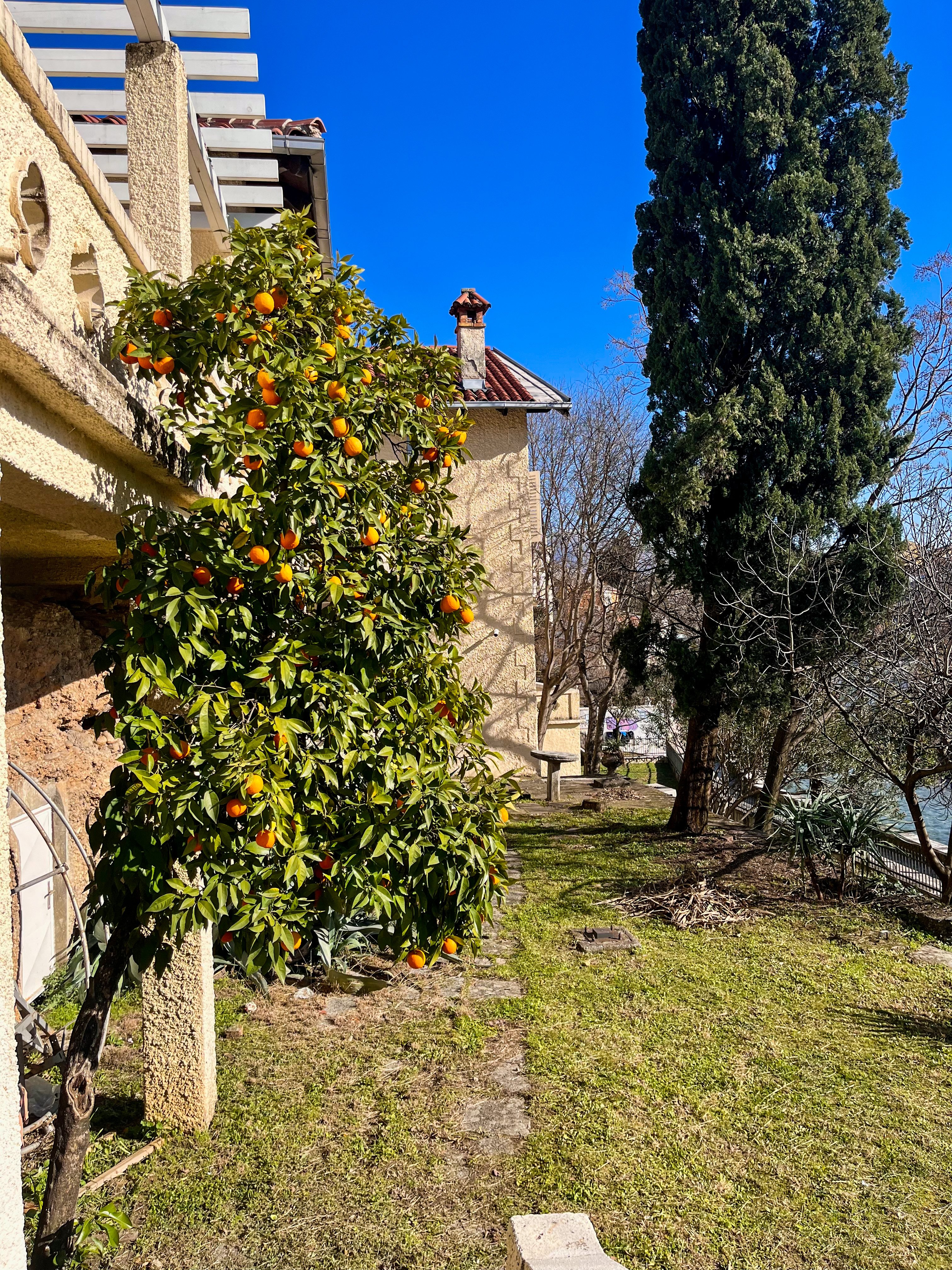U toku radovi na uređenju dvorišta Kuslevove kuće
