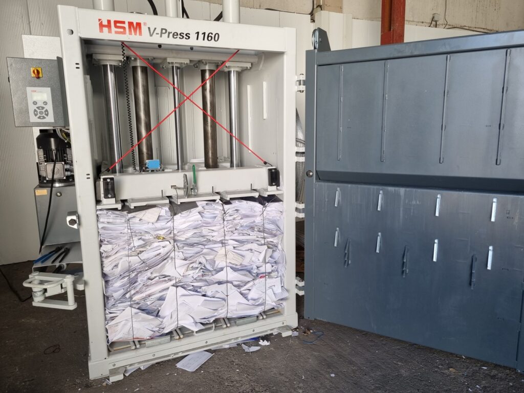 Deponija nastavlja da unapređuje proces sortiranja otpada; Nabavka vertikalne prese doprinijeće radu jedinice za prijem i obradu materijala