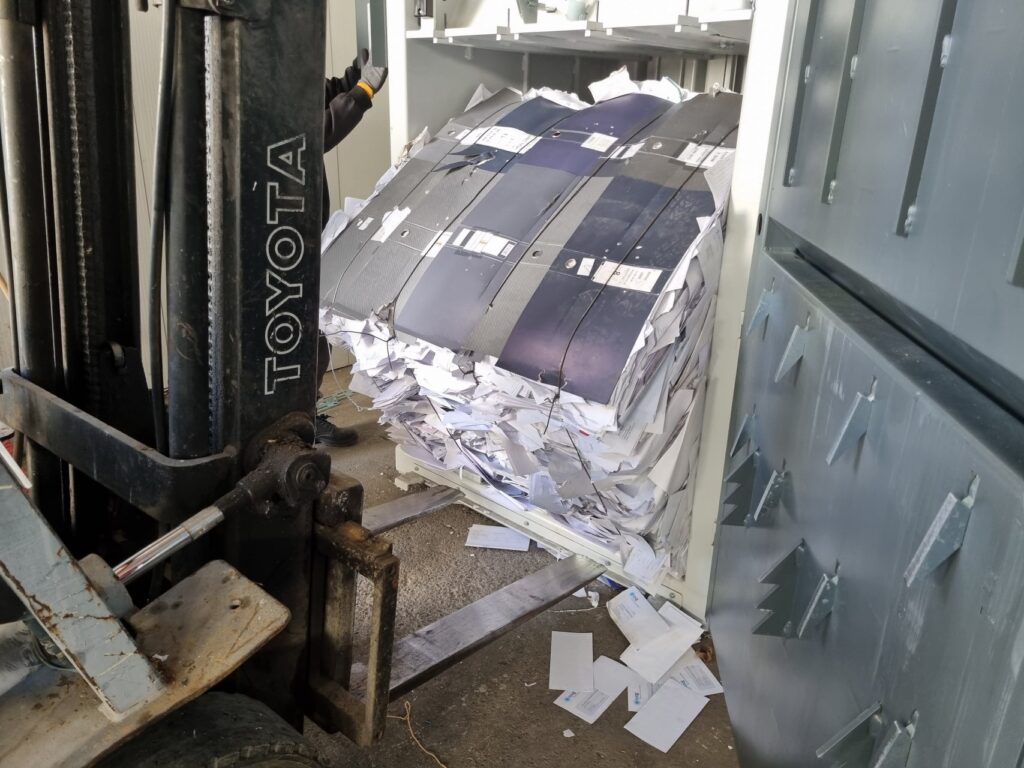 Deponija nastavlja da unapređuje proces sortiranja otpada; Nabavka vertikalne prese doprinijeće radu jedinice za prijem i obradu materijala