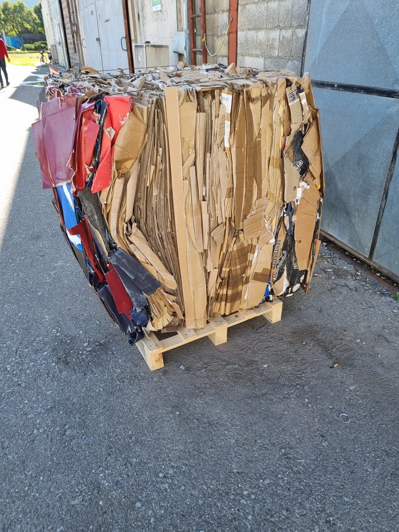 Deponija nastavlja da unapređuje proces sortiranja otpada; Nabavka vertikalne prese doprinijeće radu jedinice za prijem i obradu materijala