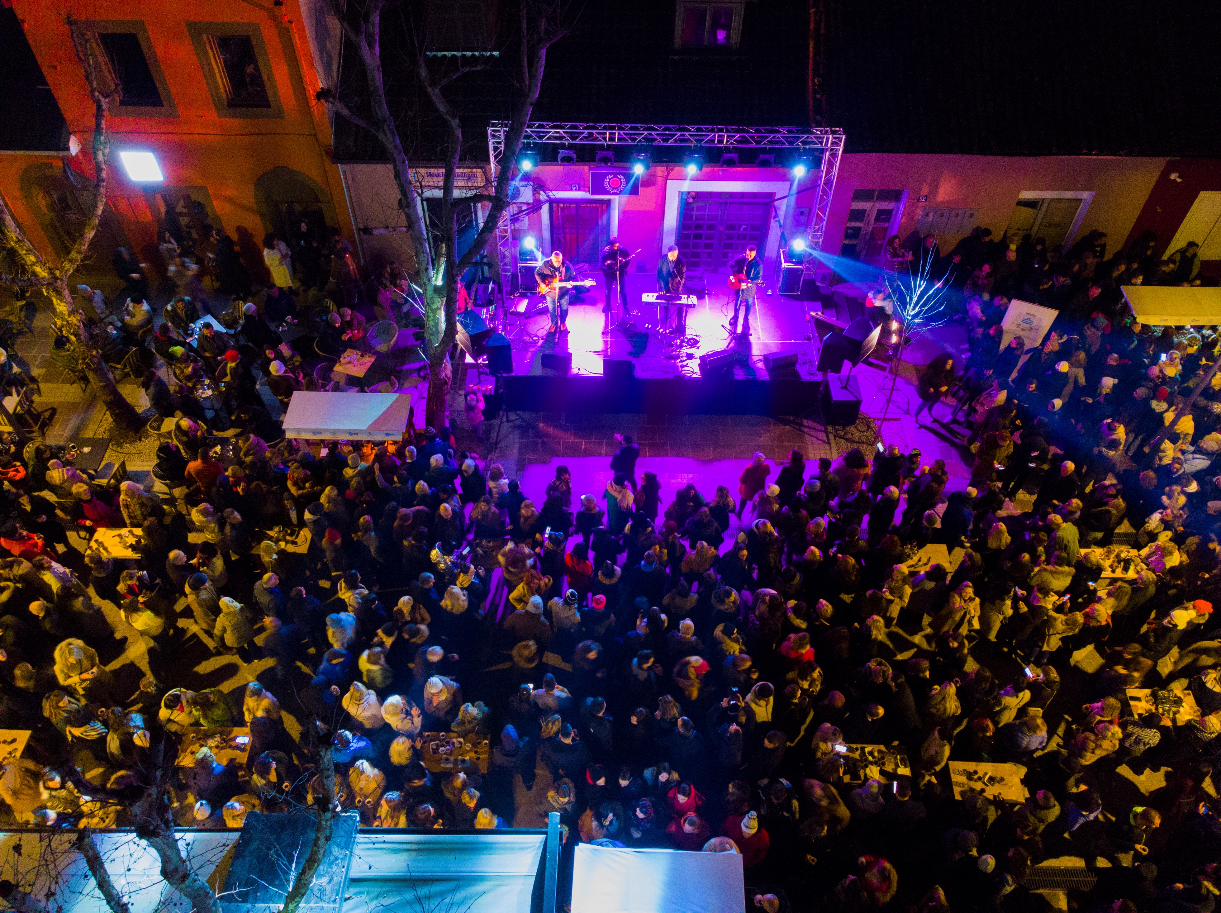 Manifestacija "Veče vina i koštanja" okupila veliki broj podgoričana i posjetilaca glavnog grada