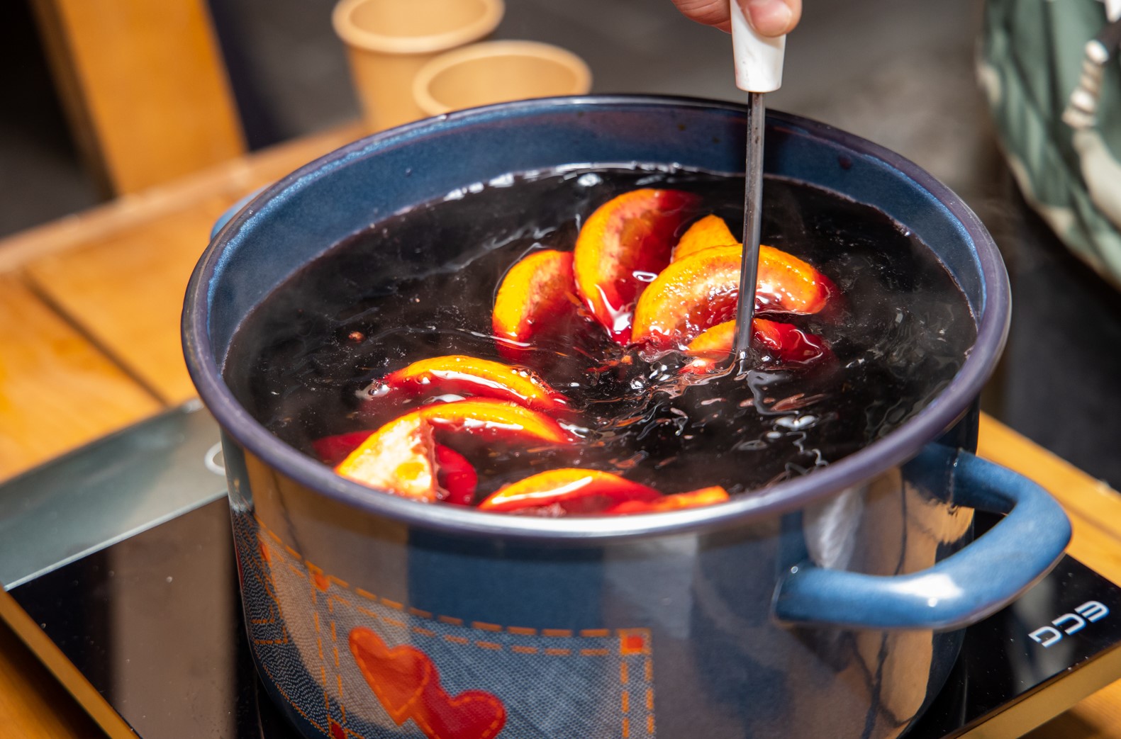 Manifestacija "Veče vina i koštanja" okupila veliki broj podgoričana i posjetilaca glavnog grada