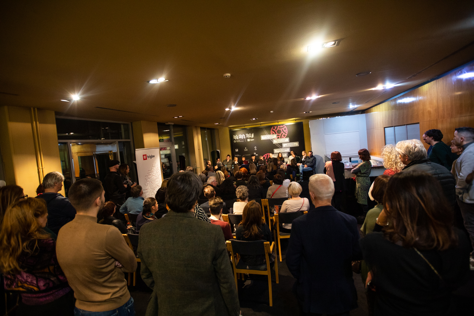 Ljubljana na nogama: Ovacije za predstavu “Bez portfelja”