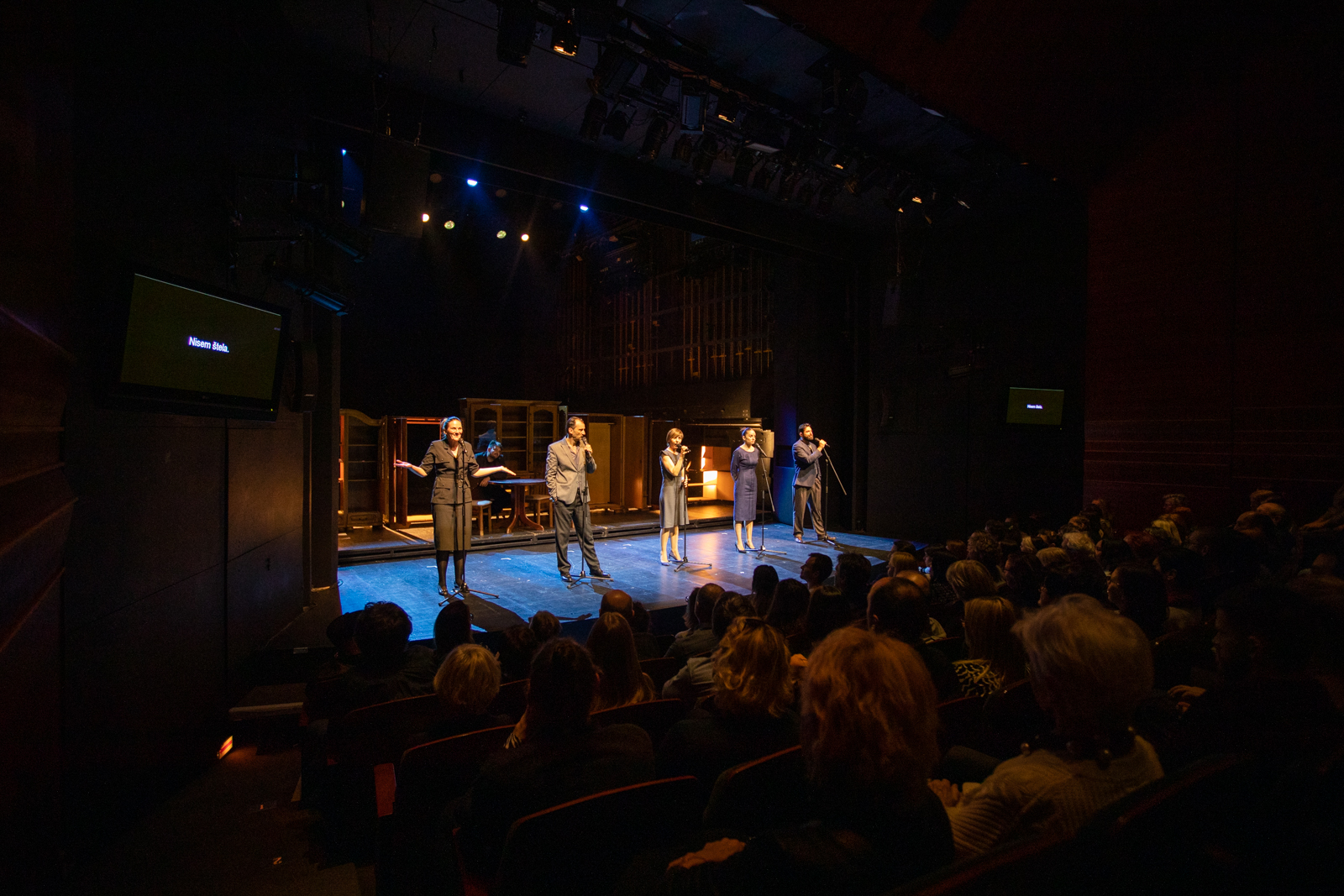 Ljubljana na nogama: Ovacije za predstavu “Bez portfelja”