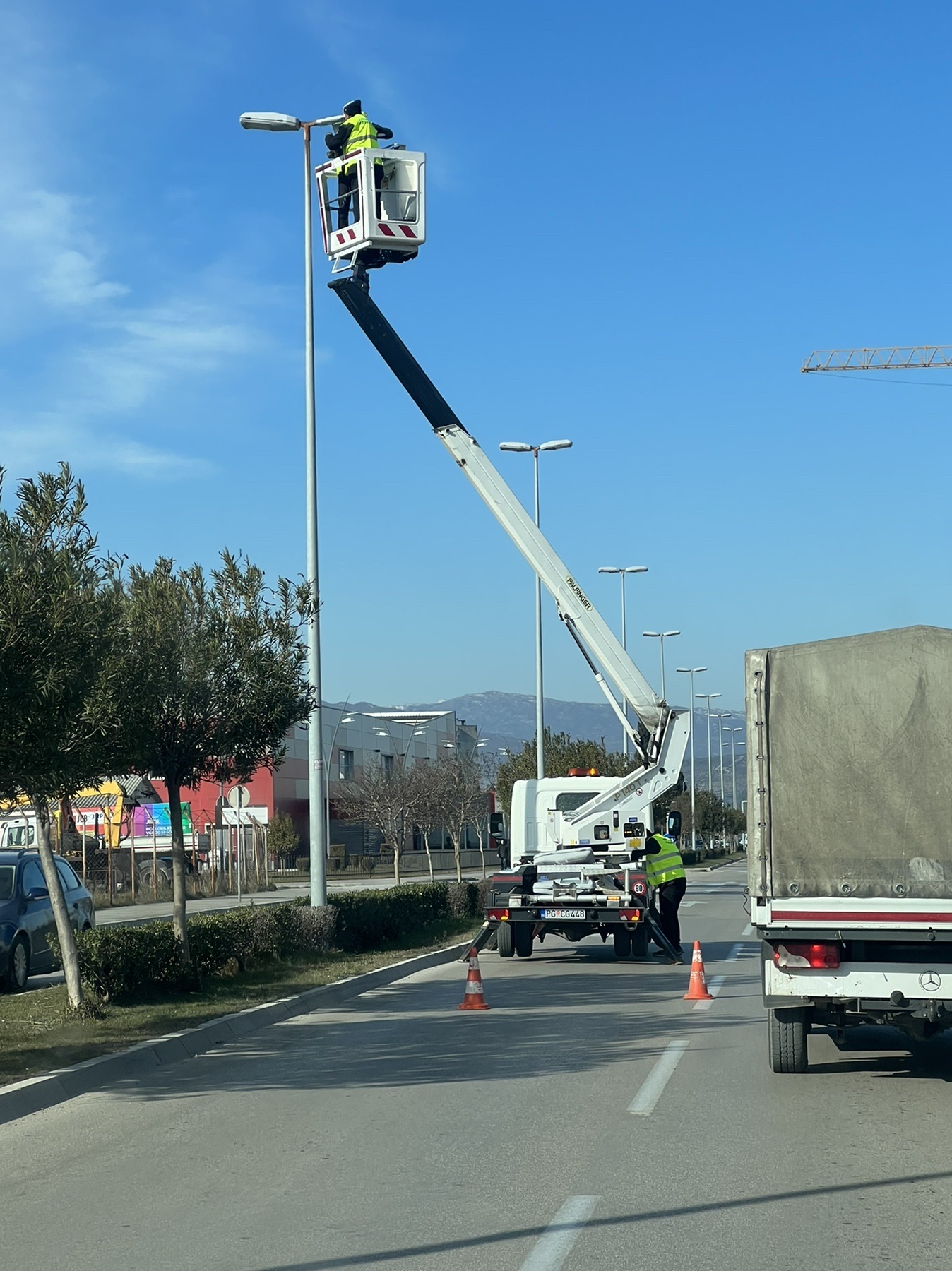 Modernizacija javne rasvjete na Bulevaru vojvode Stanka Radonjića i Bulevaru Miloša Rašovića