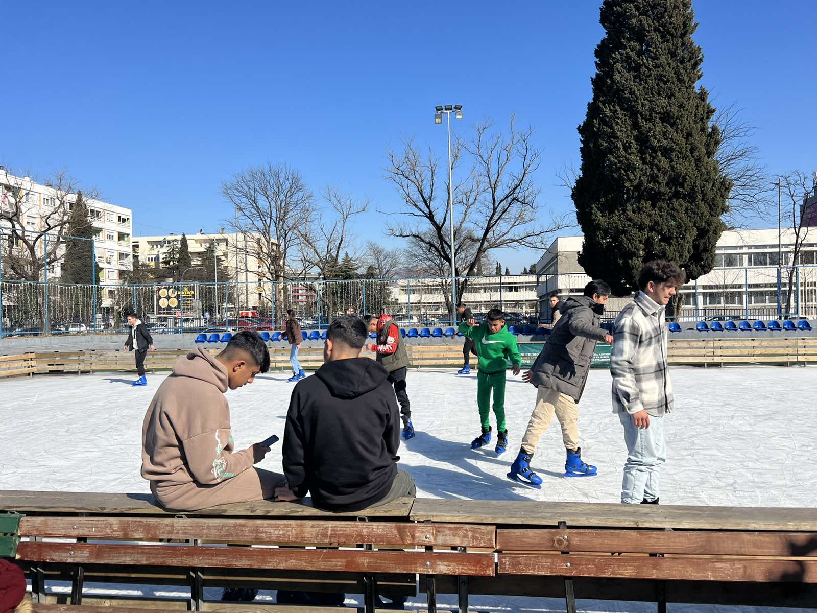 Organizovano druženje na ledu za pripadnike RE zajednice