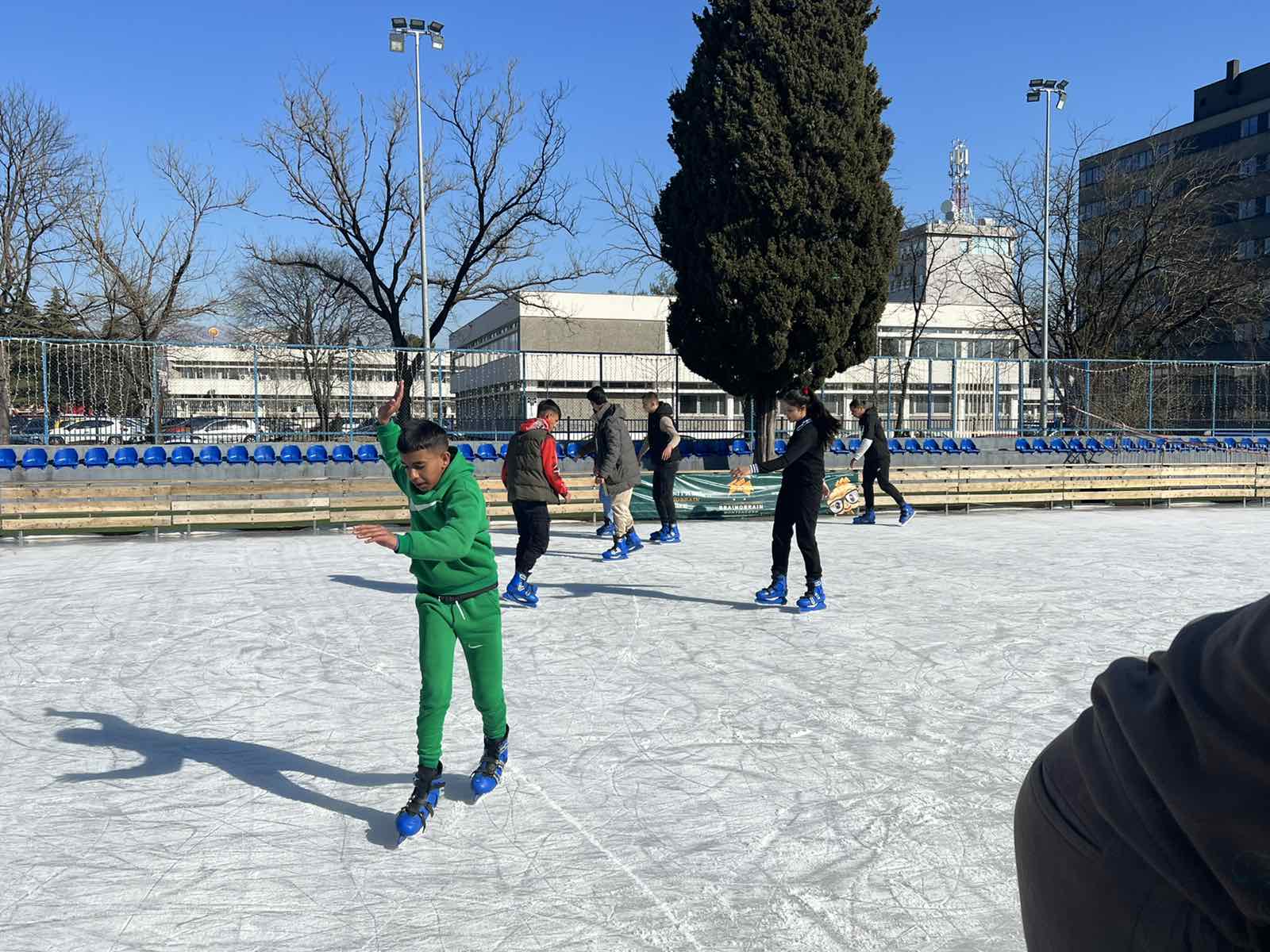 Organizovano druženje na ledu za pripadnike RE zajednice
