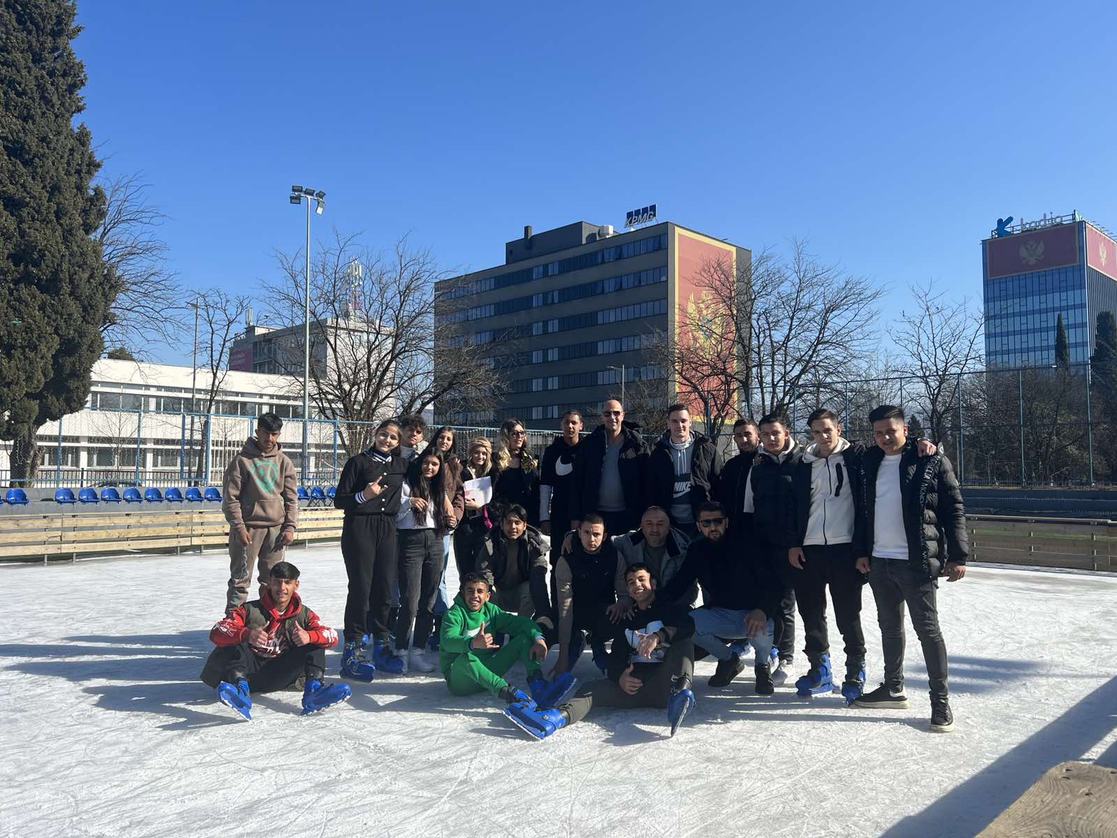 Organizovano druženje na ledu za pripadnike RE zajednice