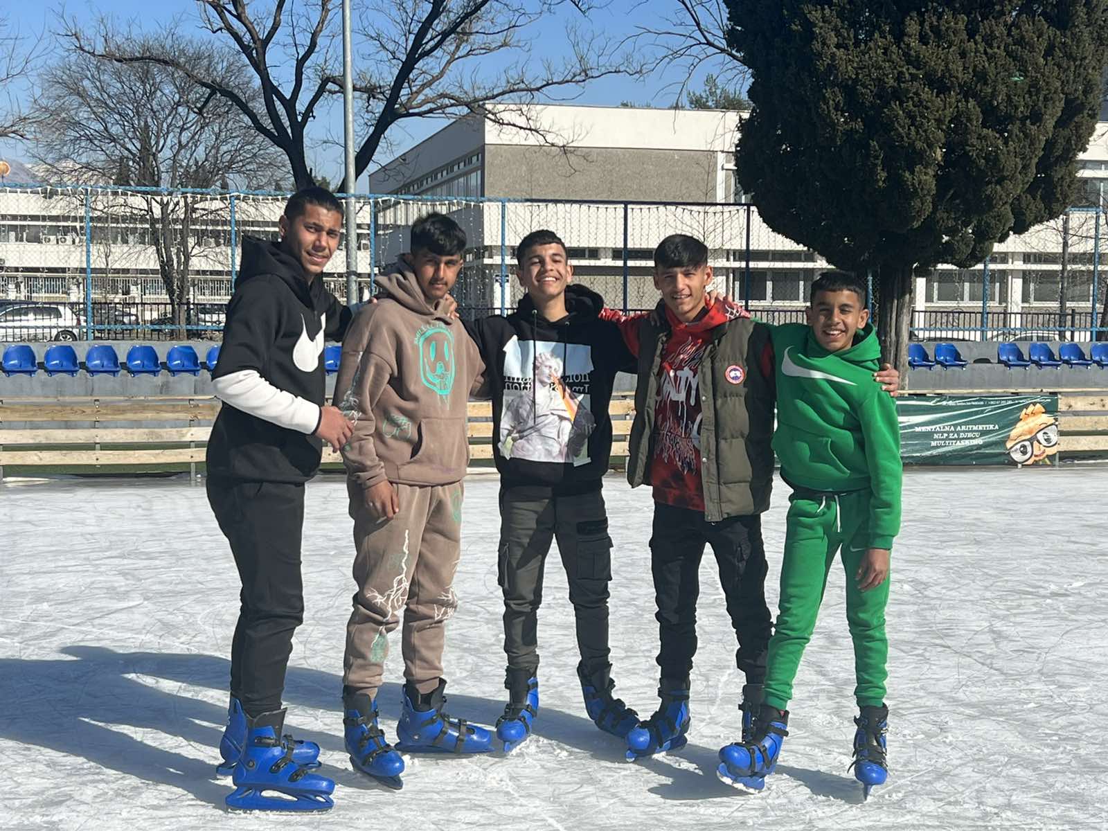 Organizovano druženje na ledu za pripadnike RE zajednice