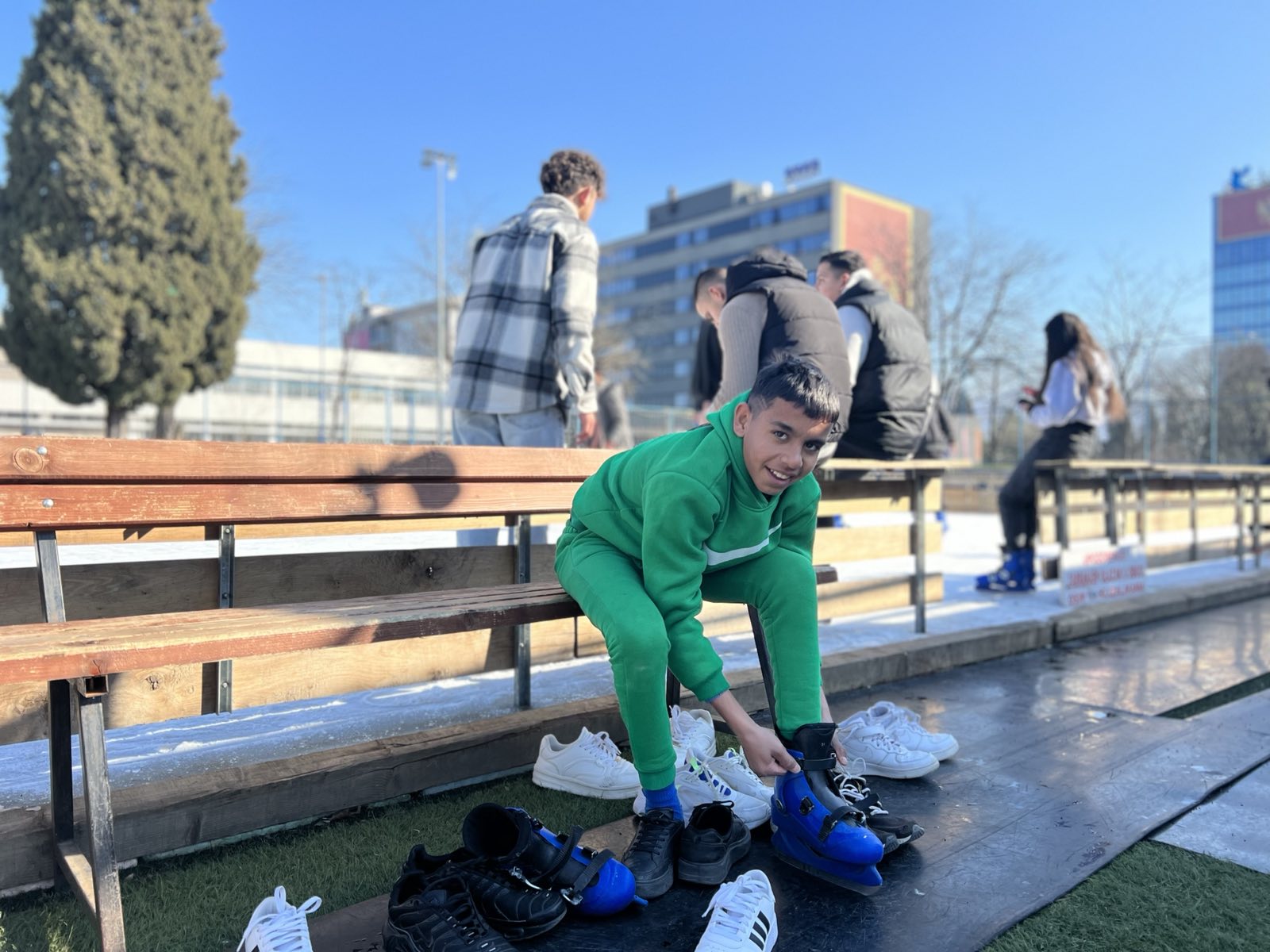 Organizovano druženje na ledu za pripadnike RE zajednice