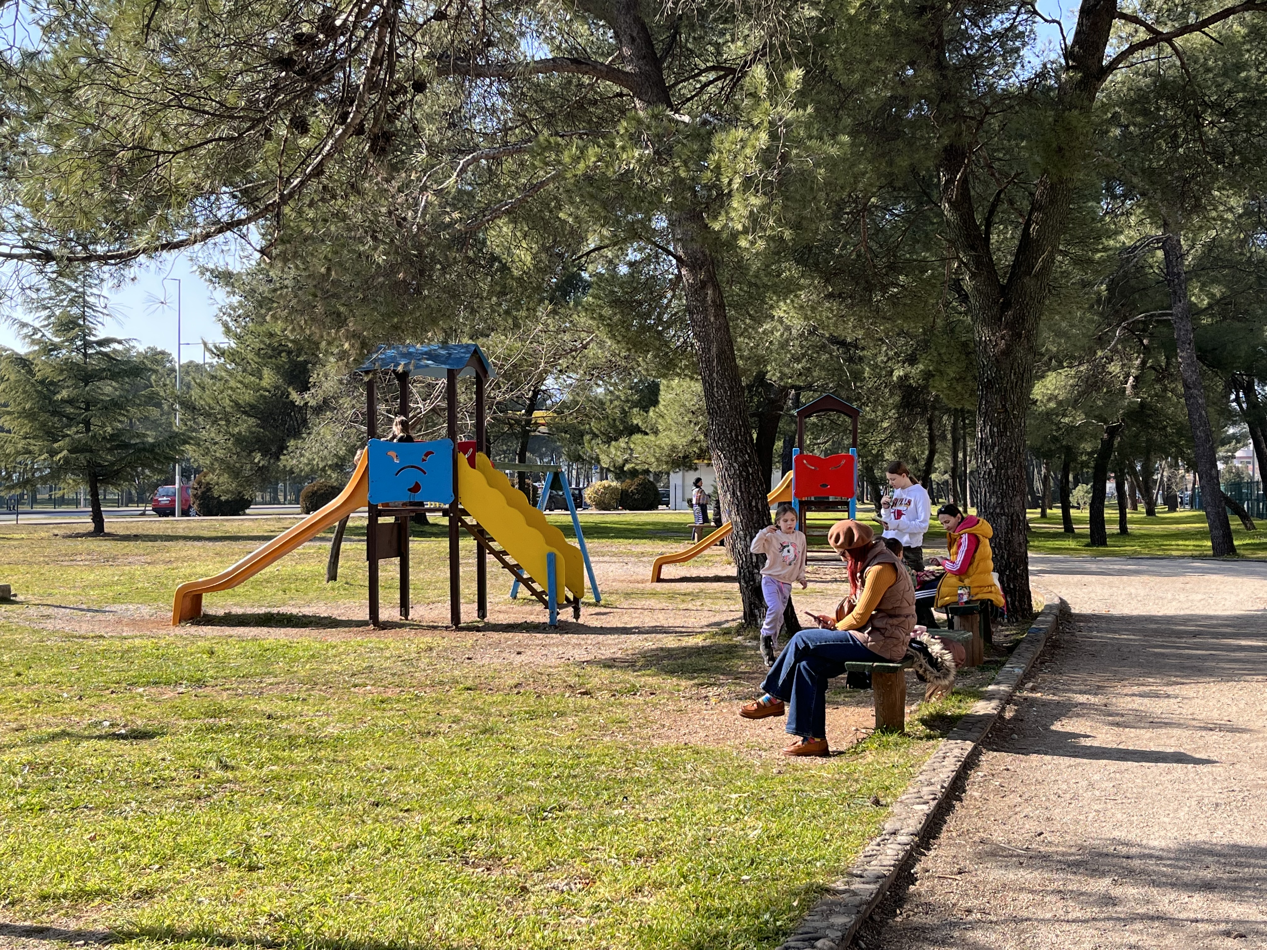 Ekipe Zelenila angažovane na održavanju dječijih igrališta