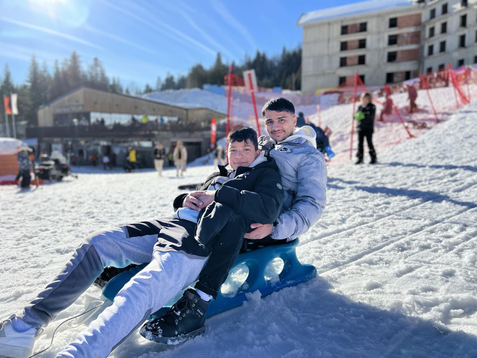 Na skijalištu u Kolašinu organizovano druženje za pripadnike RE zajednice