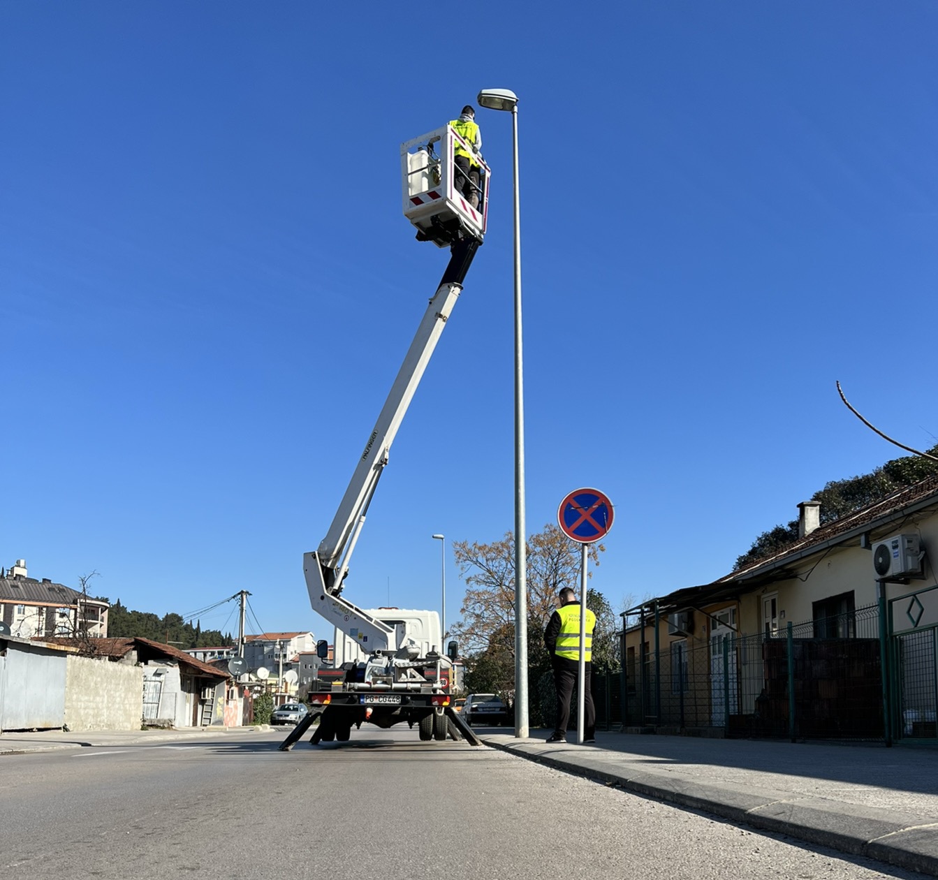 Nova javna rasvjeta u Ulici Radosava Burića, uskoro i u Ulici Marka Miljanova