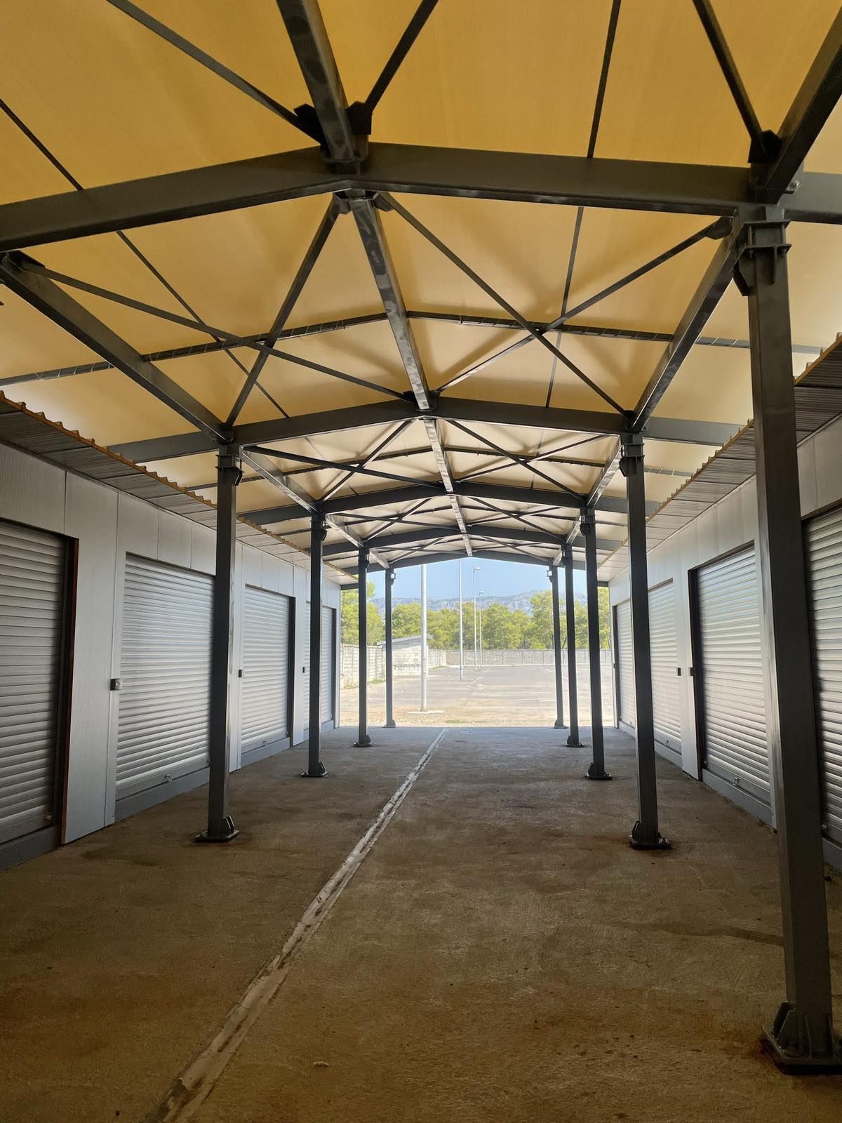 U toku Javni poziv za davanje u zakup 40 tezgi za prodaju mješovite robe na pijaci na Ćemovskom polju