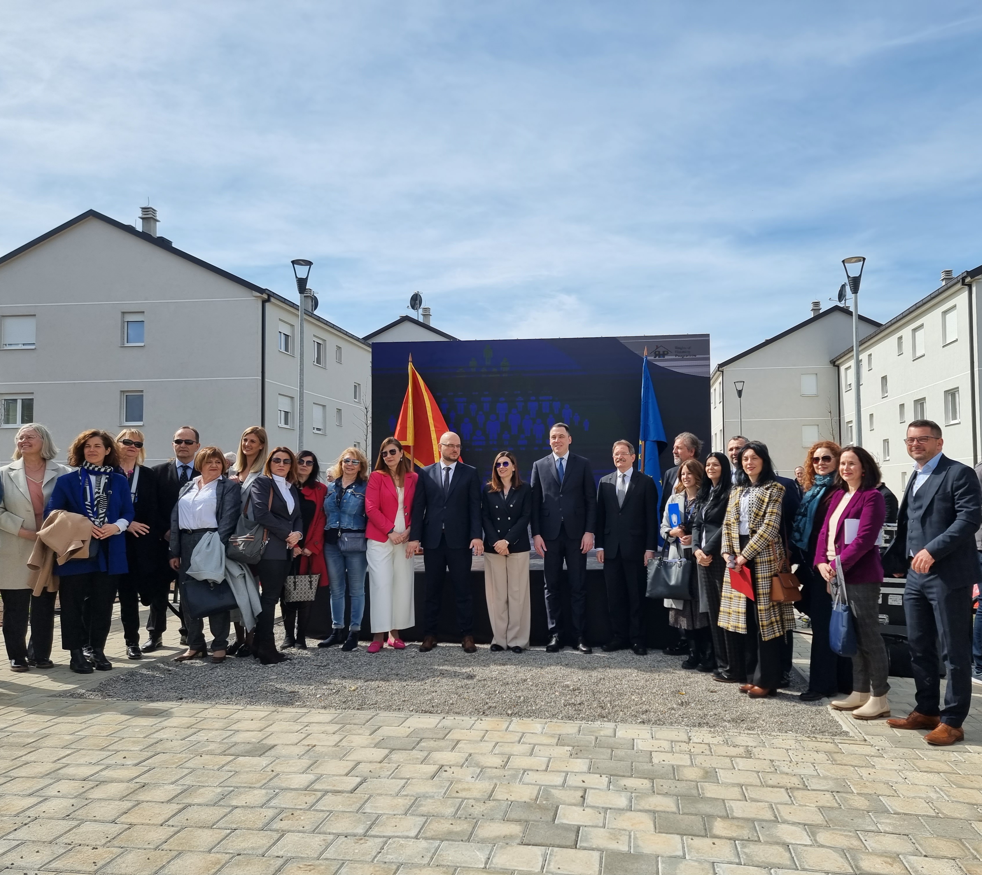 Svečano uručeni ključevi od stanova za 96 porodica na Vrelima ribničkim