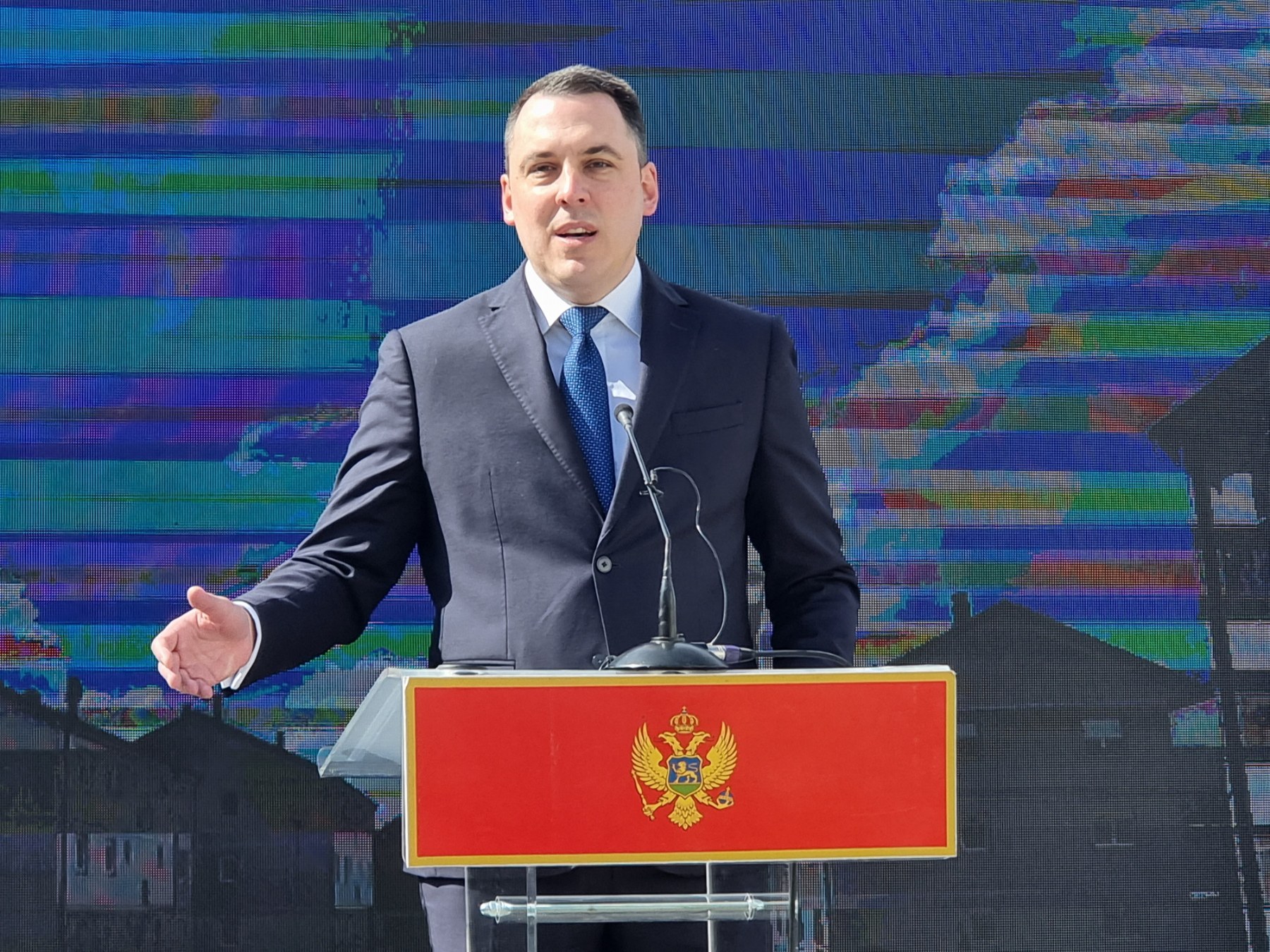 Svečano uručeni ključevi od stanova za 96 porodica na Vrelima ribničkim