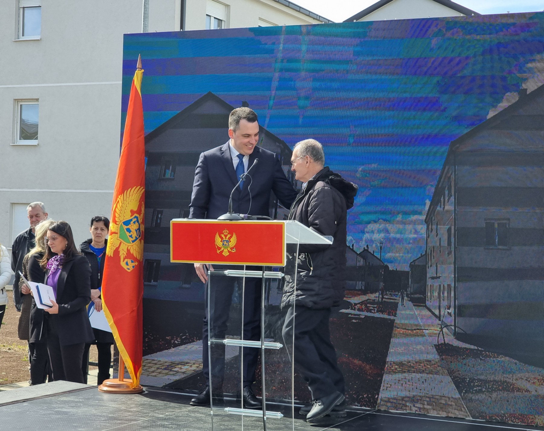 Svečano uručeni ključevi od stanova za 96 porodica na Vrelima ribničkim