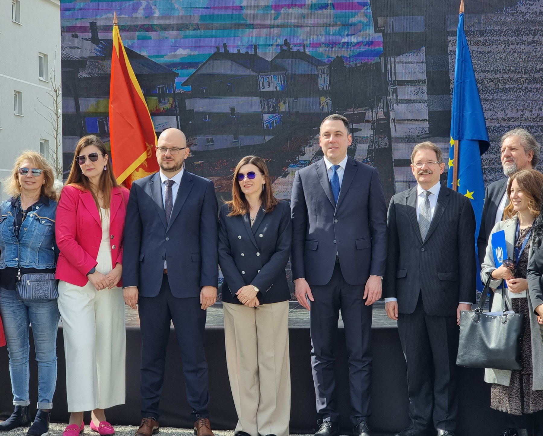 Svečano uručeni ključevi od stanova za 96 porodica na Vrelima ribničkim