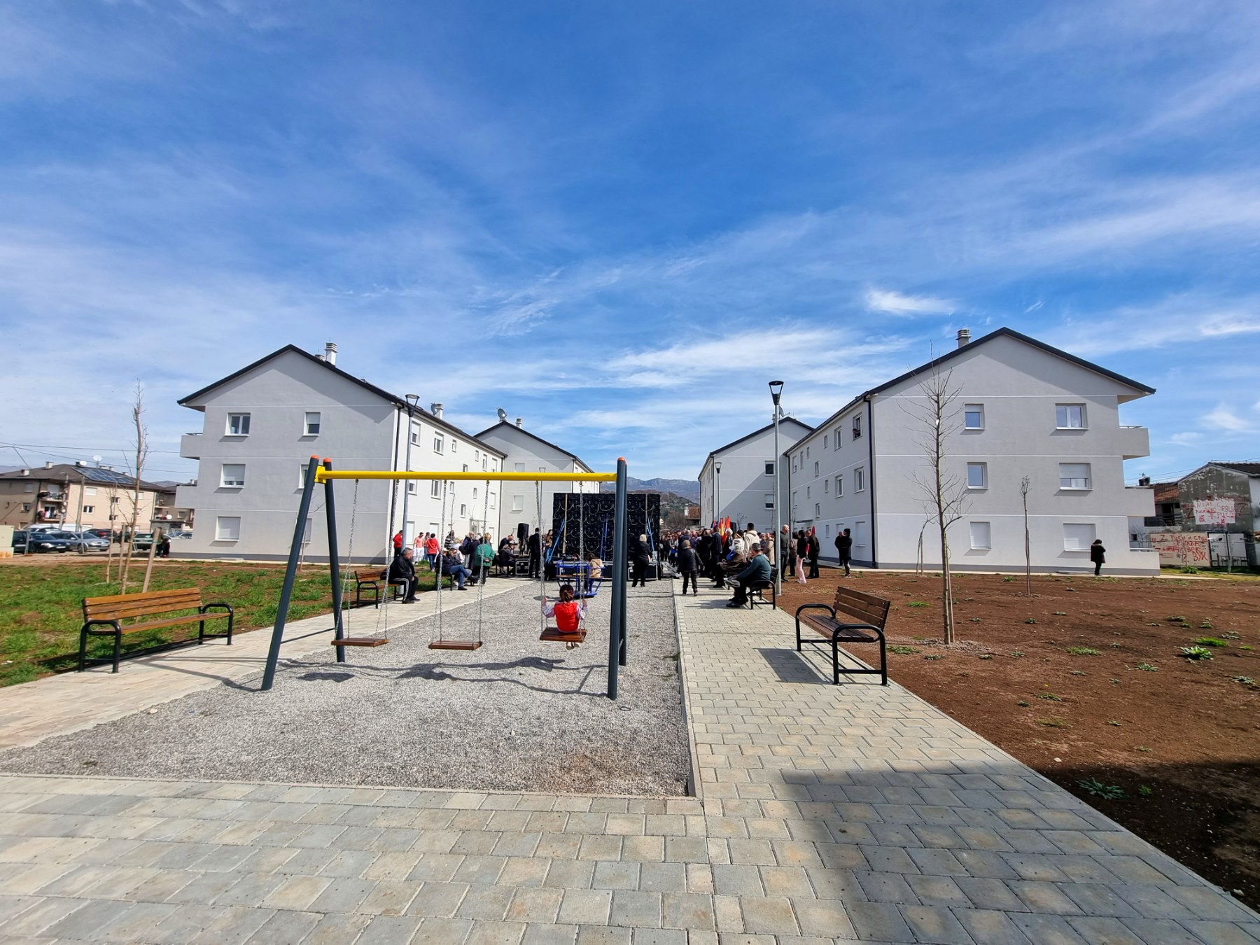 Svečano uručeni ključevi od stanova za 96 porodica na Vrelima ribničkim