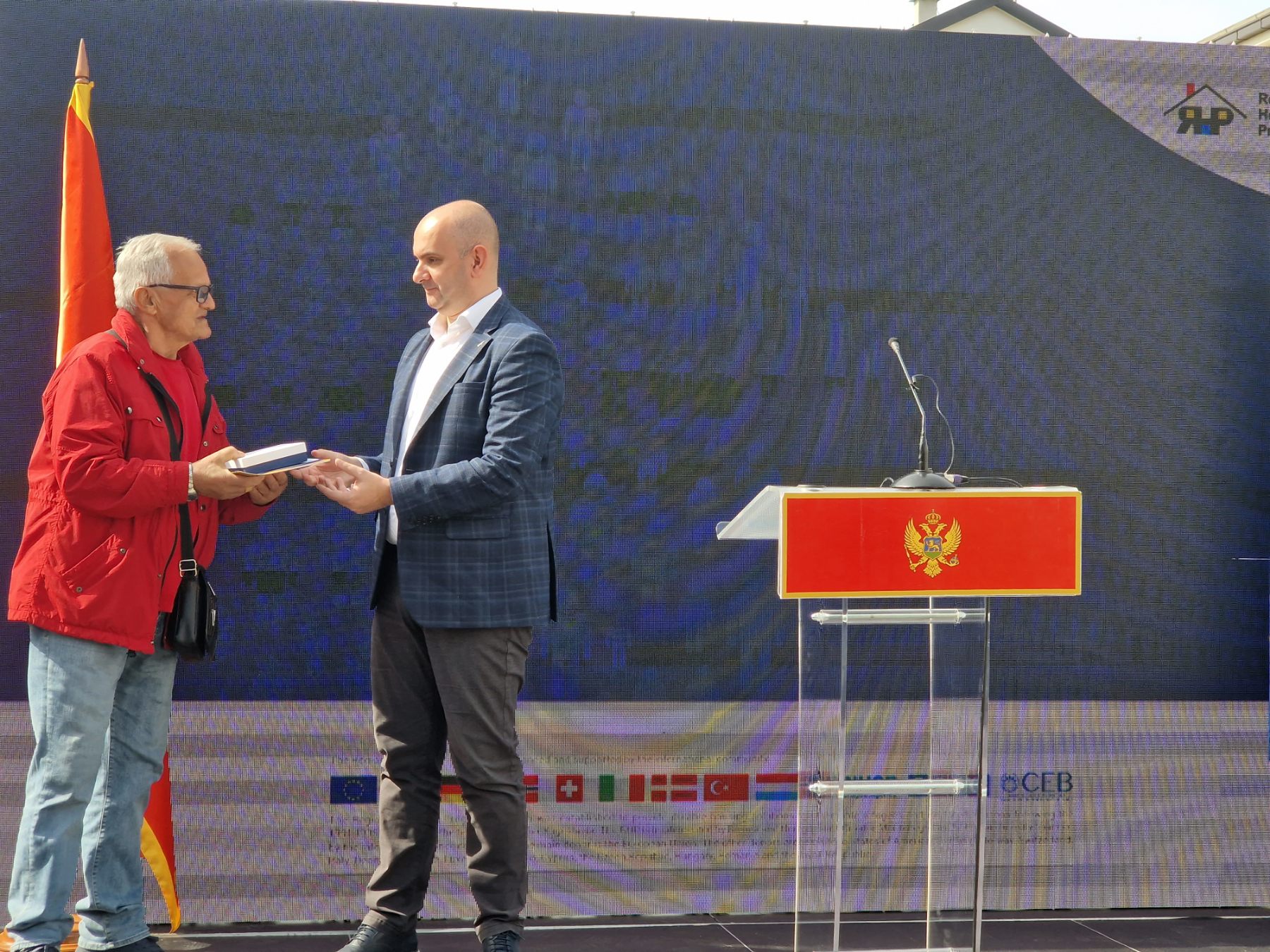 Svečano uručeni ključevi od stanova za 96 porodica na Vrelima ribničkim