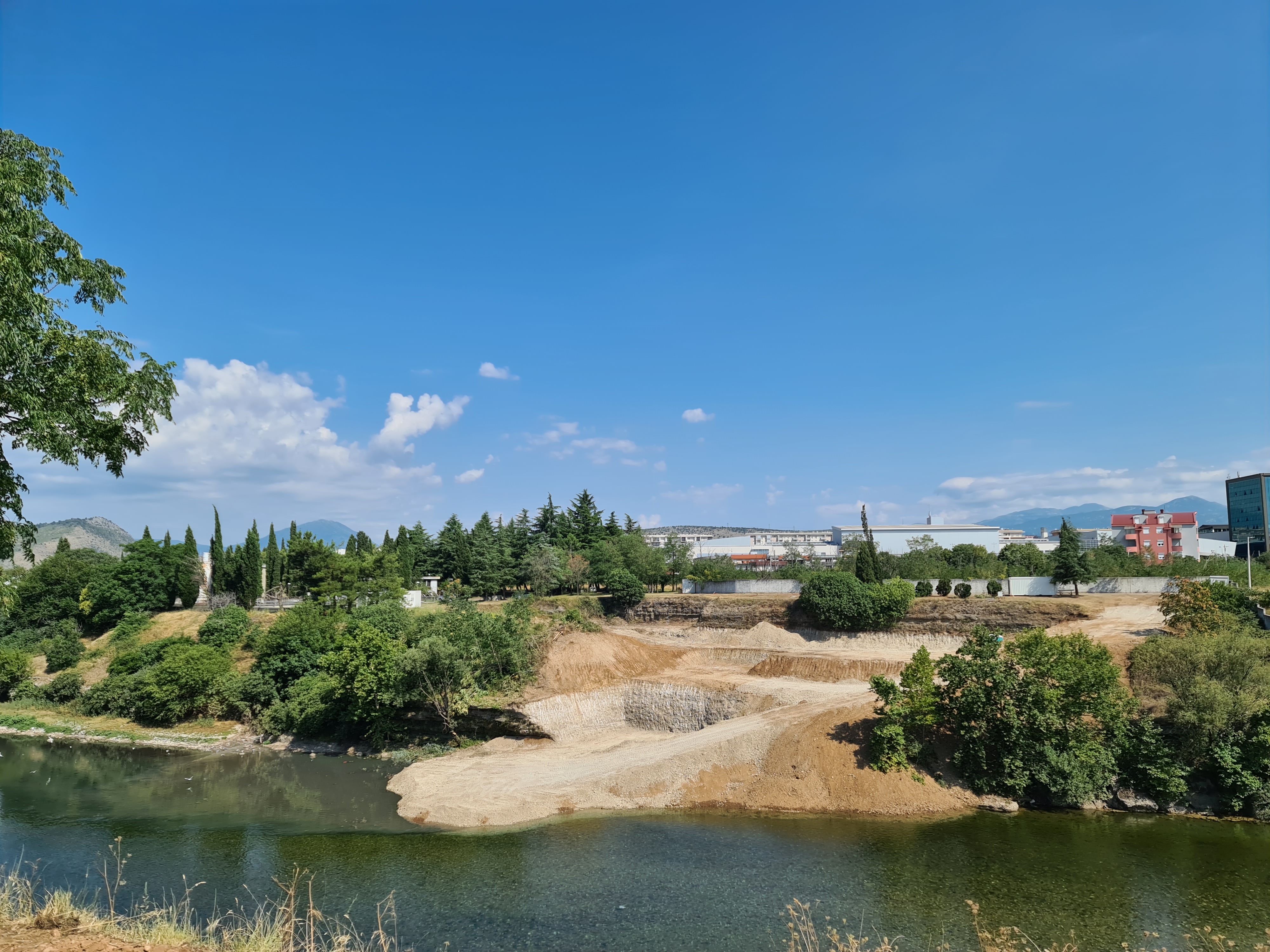 Počela gradnja novog pješačkog mosta na Morači vrijednog oko 2 miliona eura