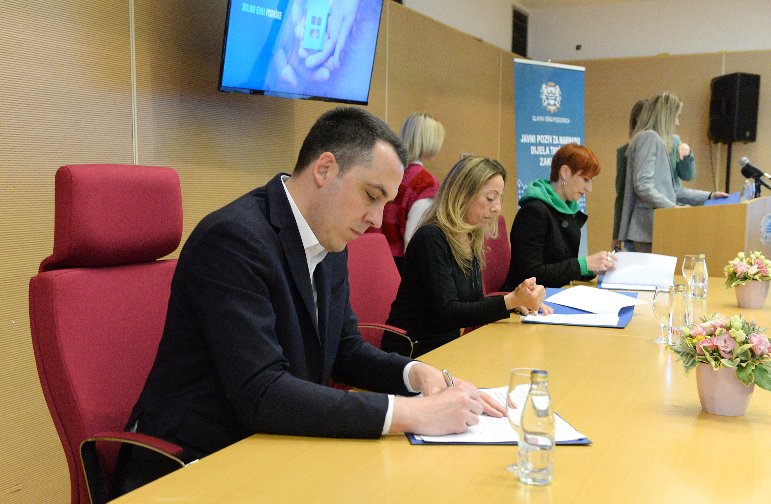 Podgorica i ove godine jedina lokalna uprava koja podržava podstanare; Vuković: Nadam se da će ovaj program nastaviti da živi i da će dobiti podršku i sa državnog nivoa