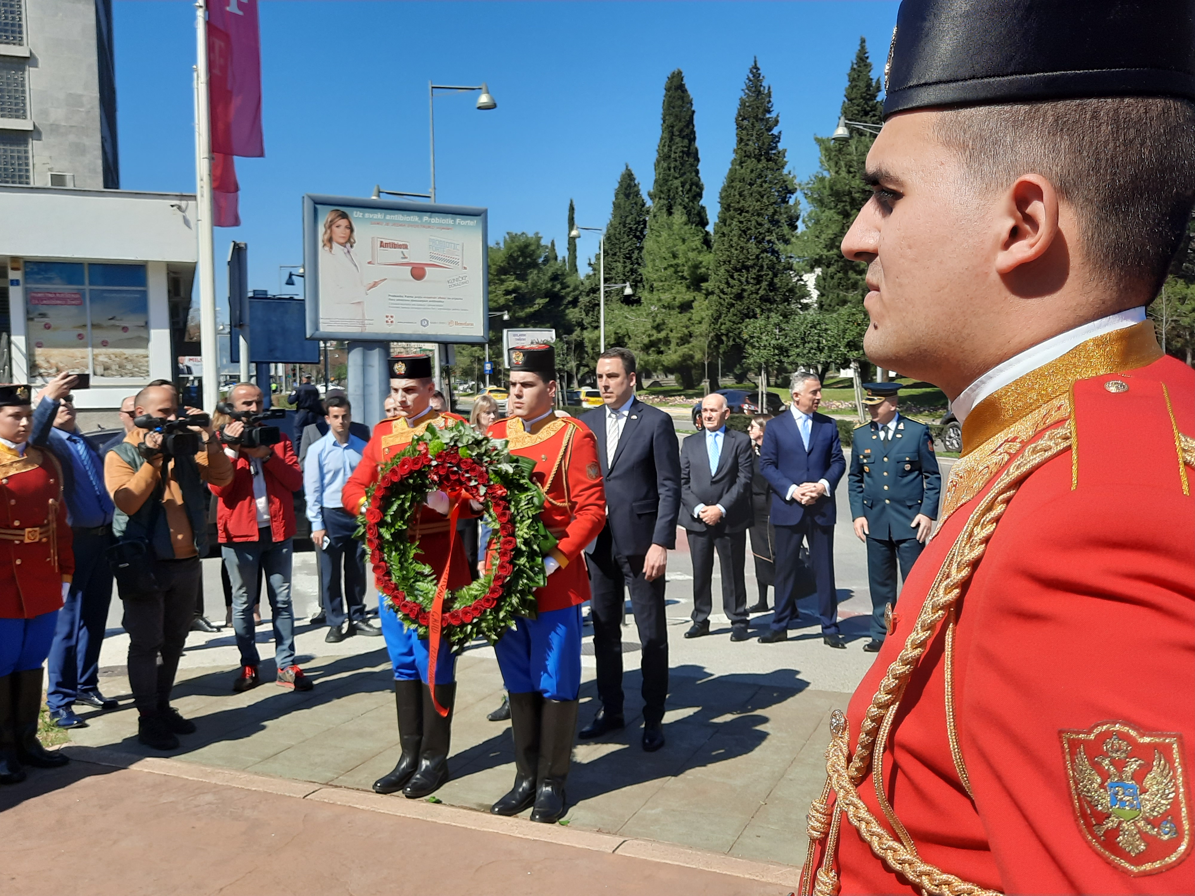 Položen vijenac na spomenik Vasu Brajoviću (Mavrovuniotisu)