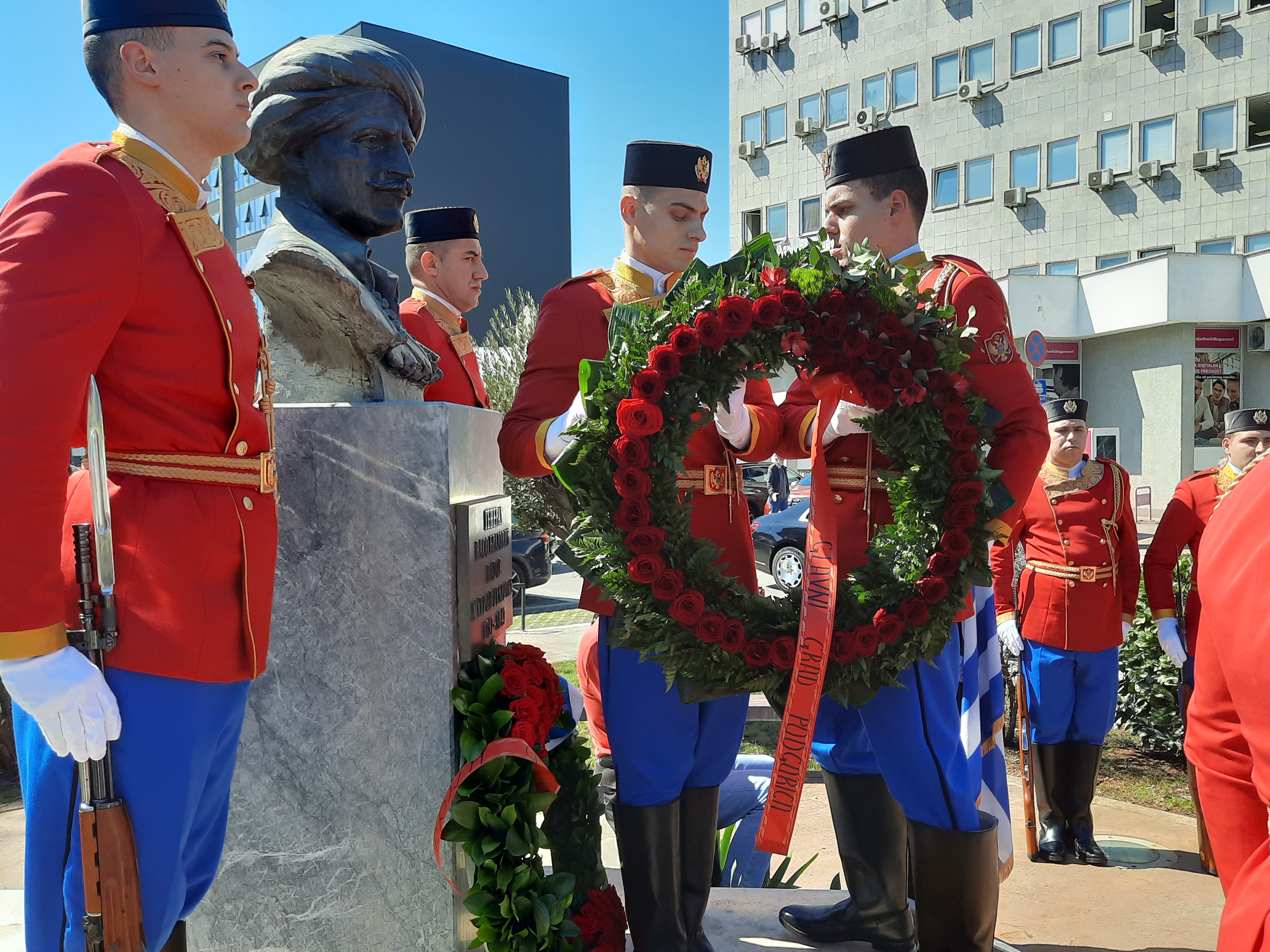 Položen vijenac na spomenik Vasu Brajoviću (Mavrovuniotisu)