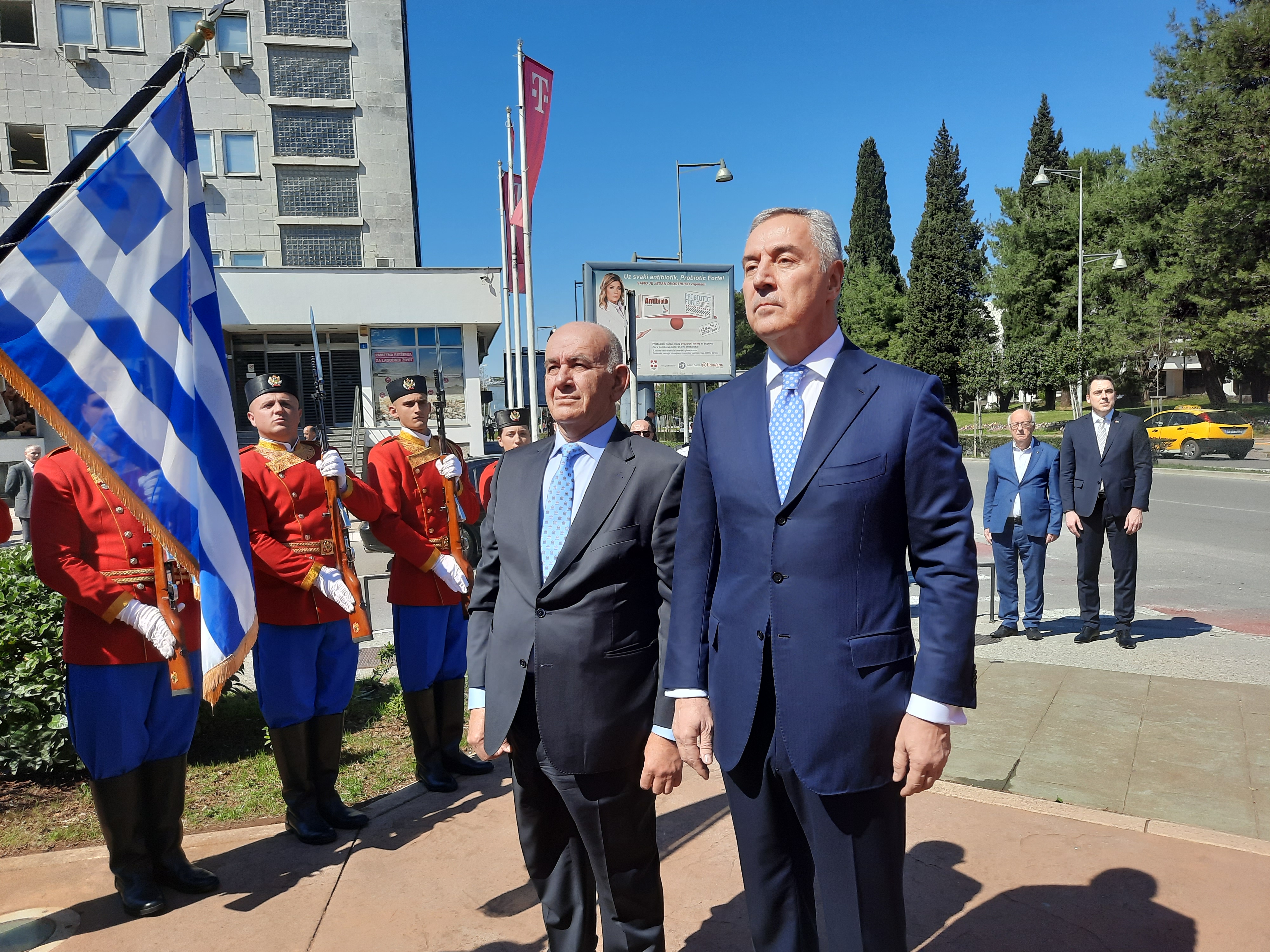 Položen vijenac na spomenik Vasu Brajoviću (Mavrovuniotisu)