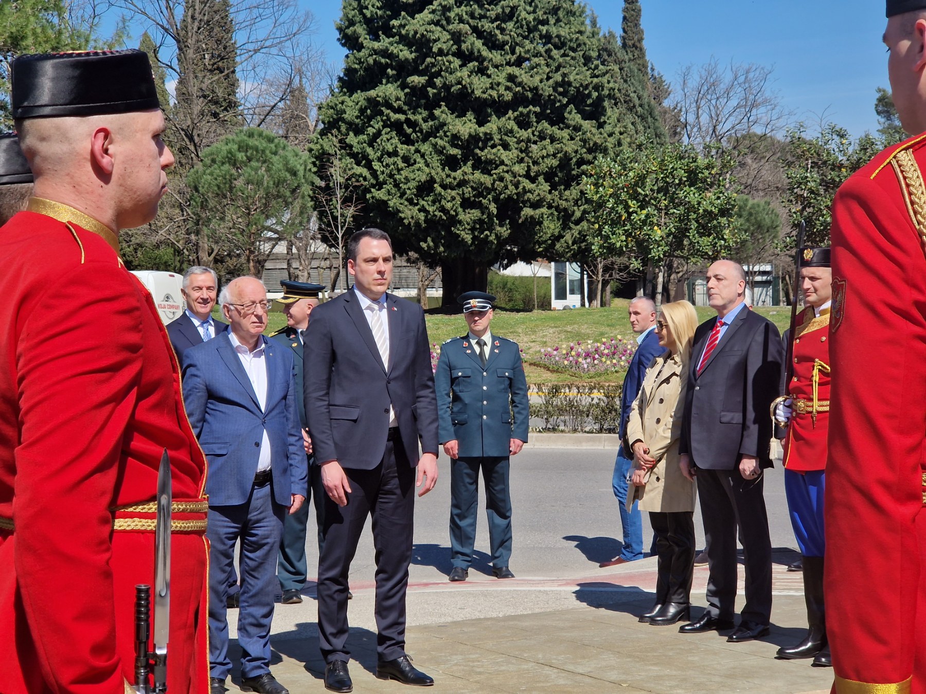 Položen vijenac na spomenik Vasu Brajoviću (Mavrovuniotisu)