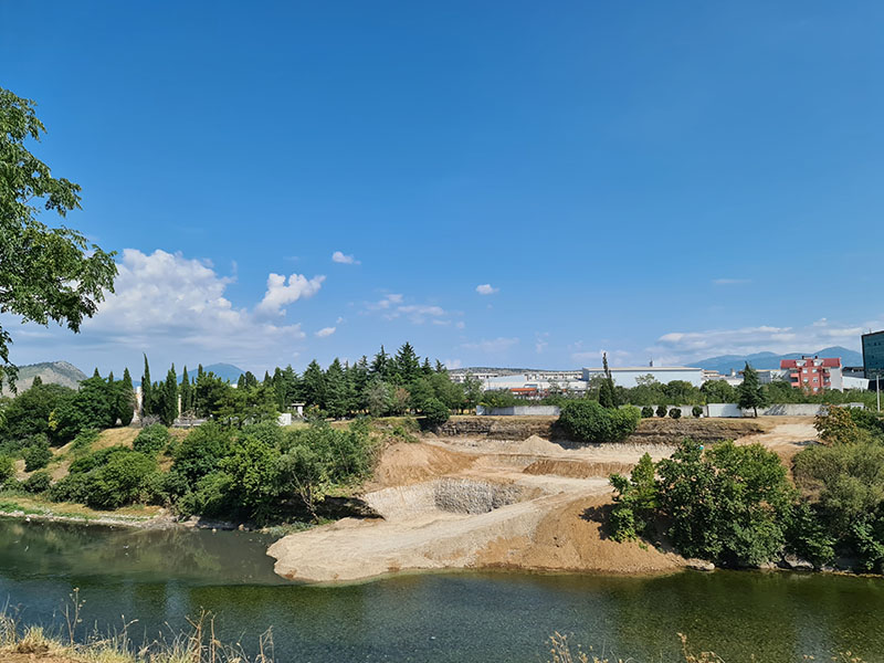 Počela gradnja novog pješačkog mosta na Morači vrijednog oko 2 miliona eura
