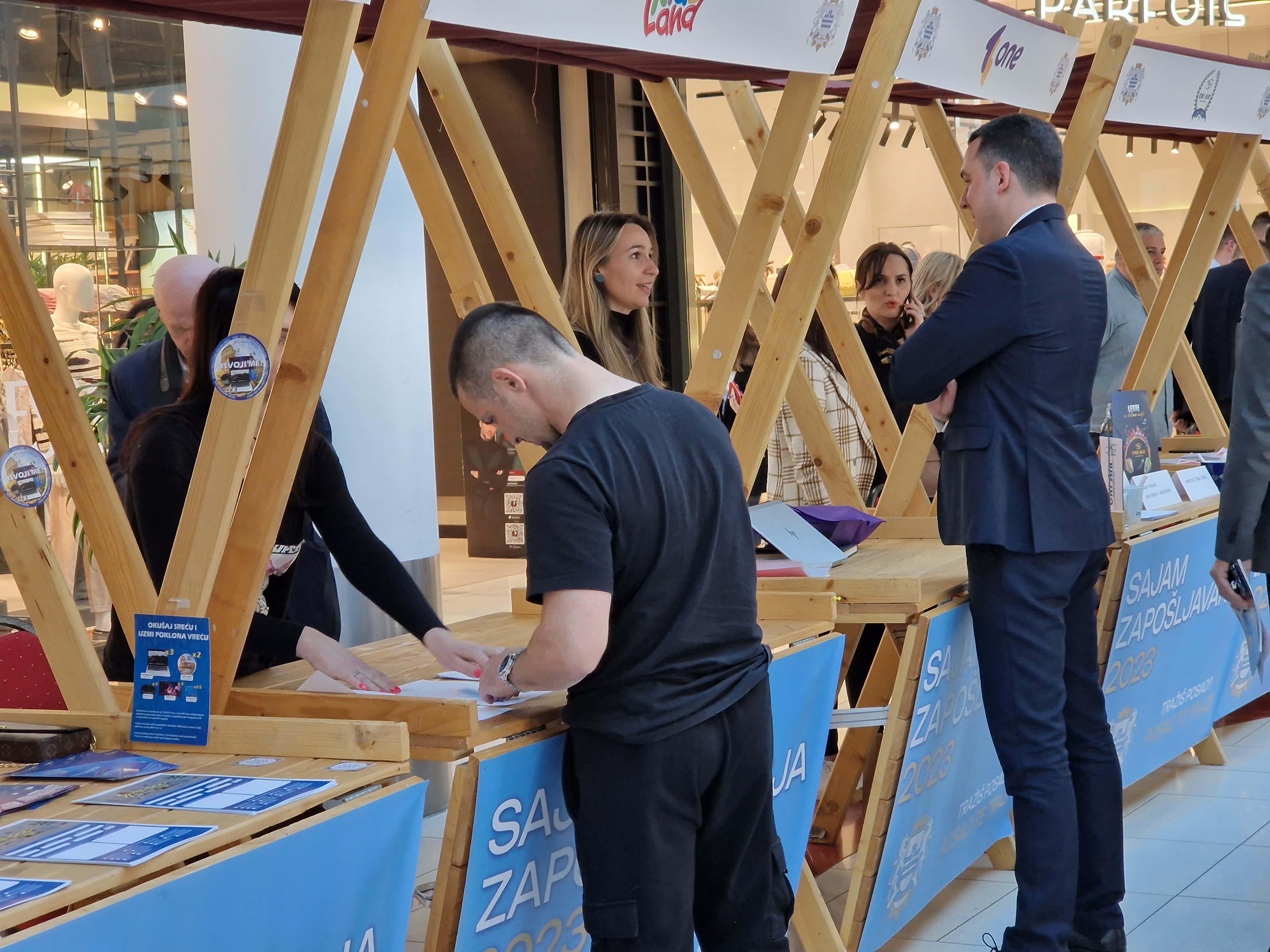 Odlična posjećenost Sajma zapošljavanja u organizaciji Glavnog grada; Ponuđeno više stotina radnih mjesta