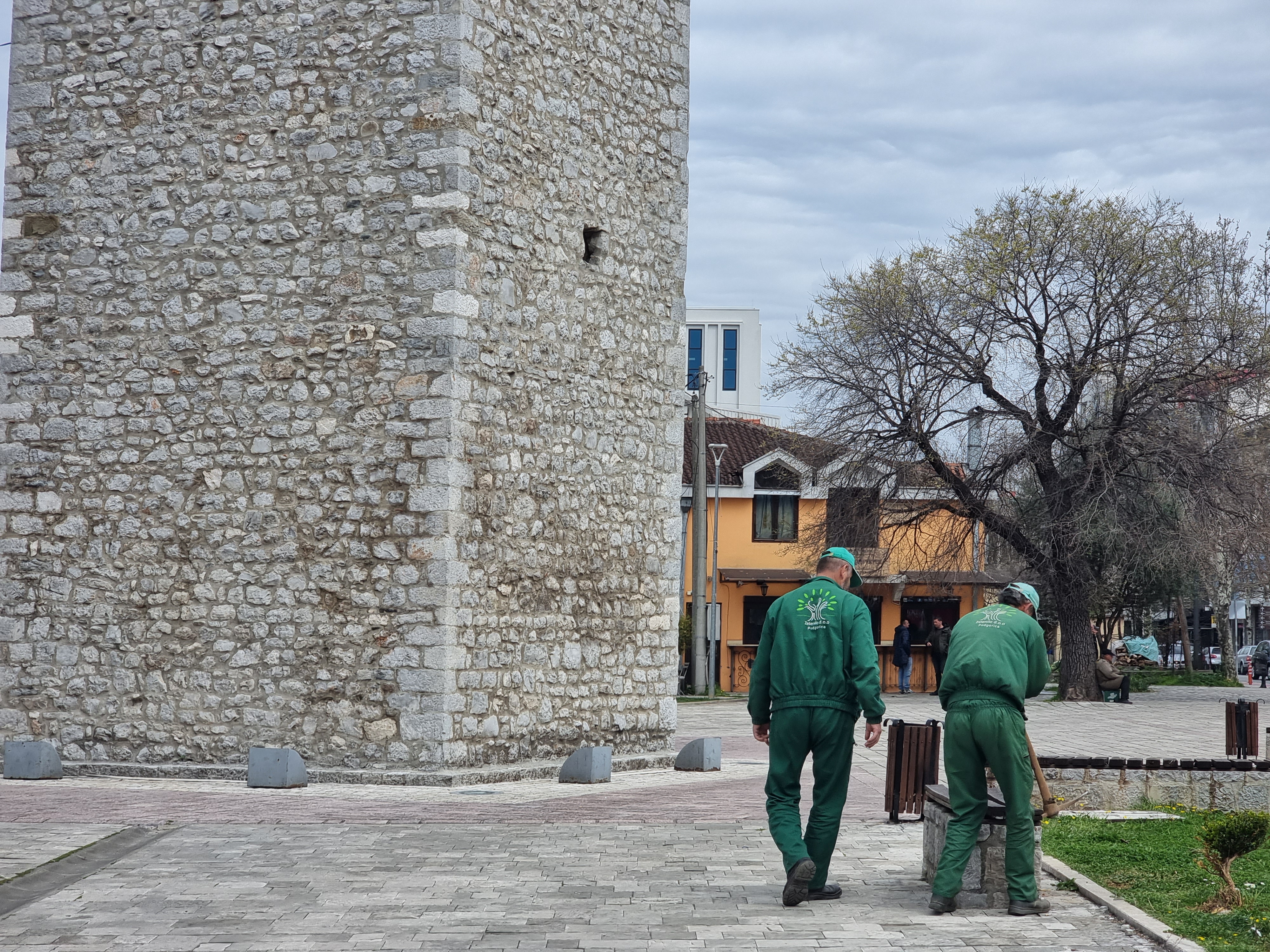 Uskoro novi mobilijar na Trgu Bećir bega  Osmanagića