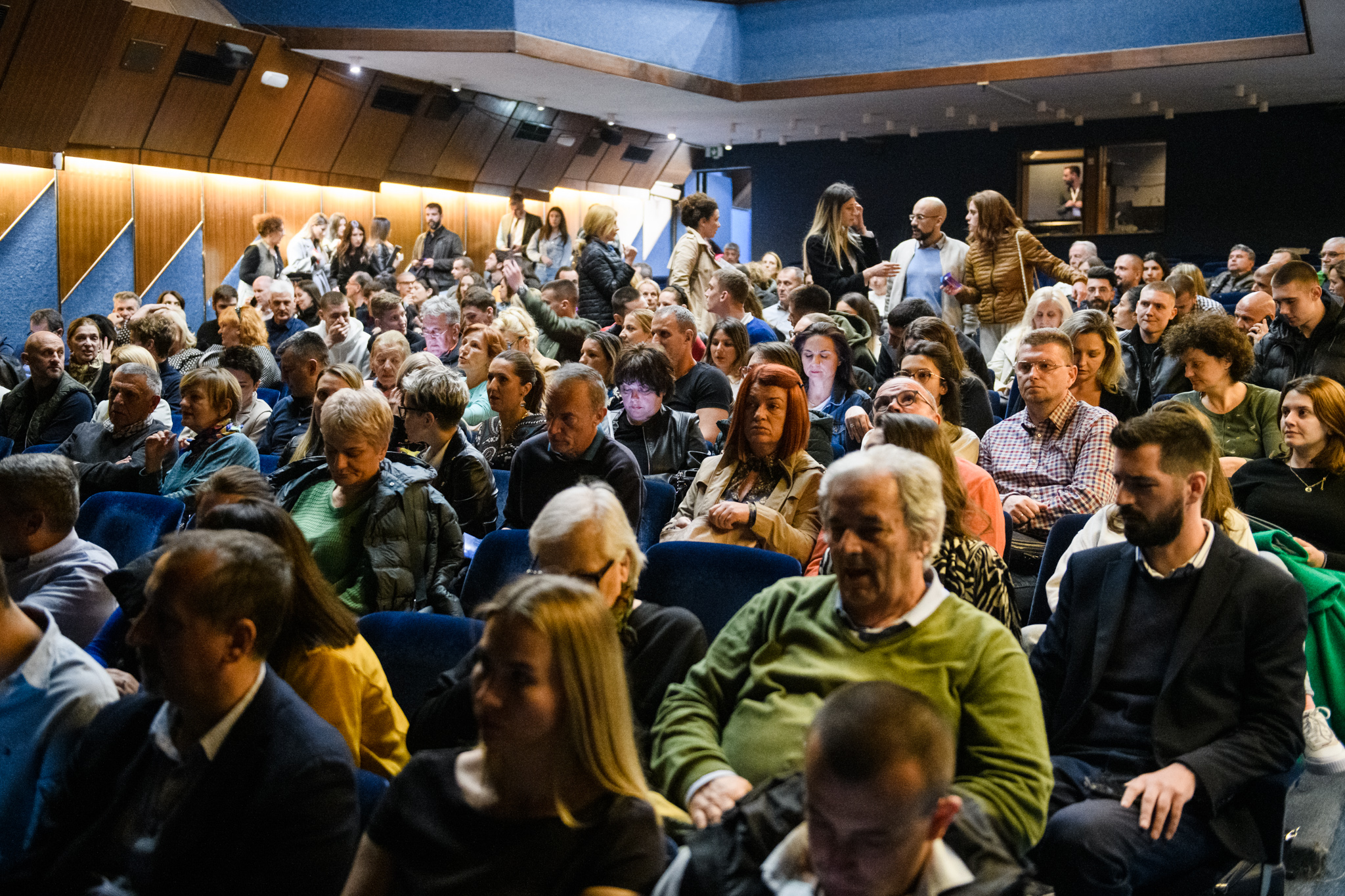 Festival RUTA sinoć otvoren u Podgorici predstavom ,,Samo da je po redu”