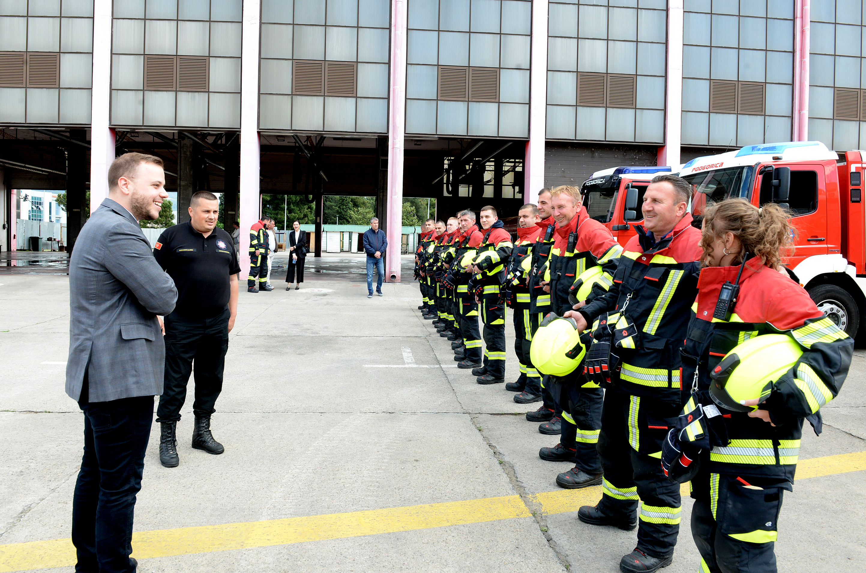 Rakčević u posjeti Službi zaštite i spašavanja: Vatrogasci  danonoćno čuvaju interes Glavnog grada na svakom koraku; Gradska uprava će uraditi sve da unaprijedi uslove u kojima rade